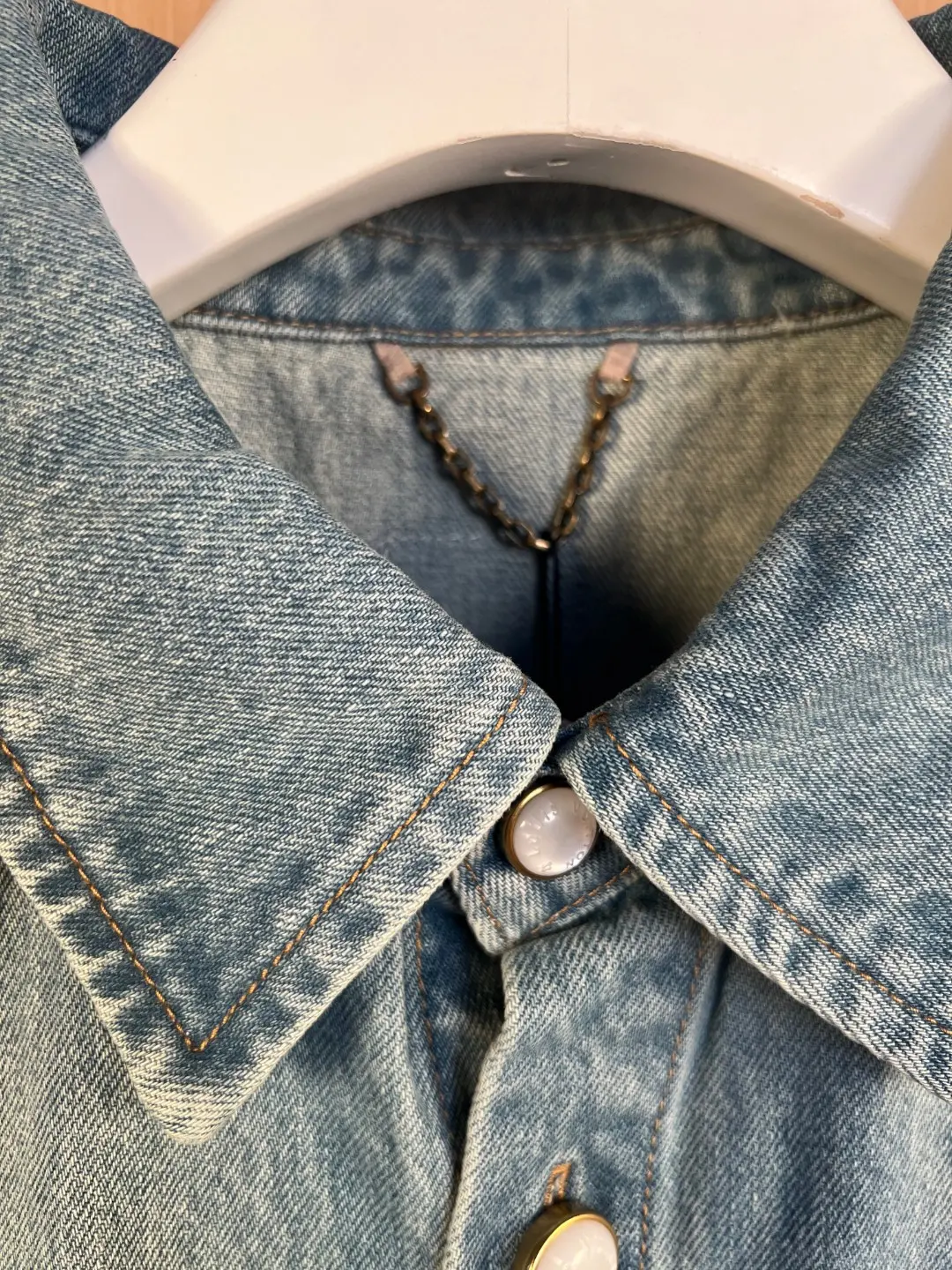 Embroidered Logo Short-Sleeve Denim Shirt D30019243 — view 2