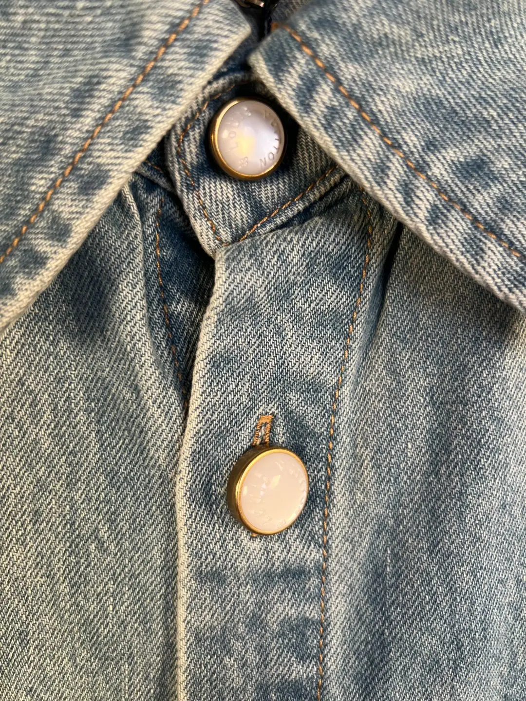 Embroidered Logo Short-Sleeve Denim Shirt D30019243 — view 3