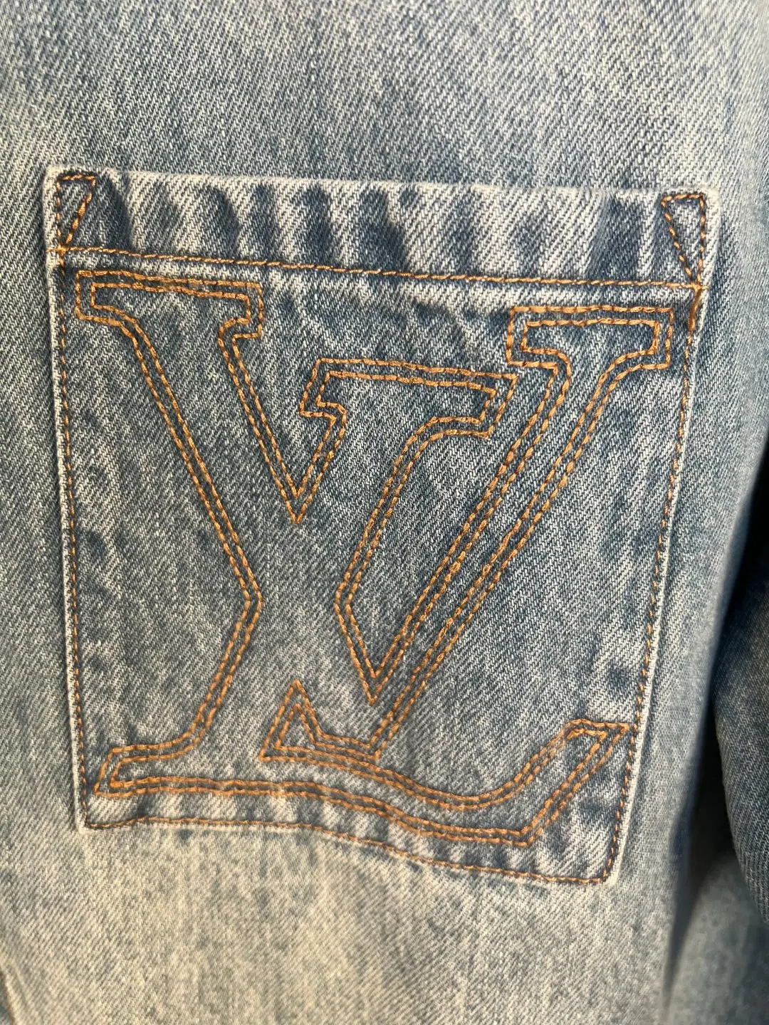 Embroidered Logo Short-Sleeve Denim Shirt D30019243 — view 4