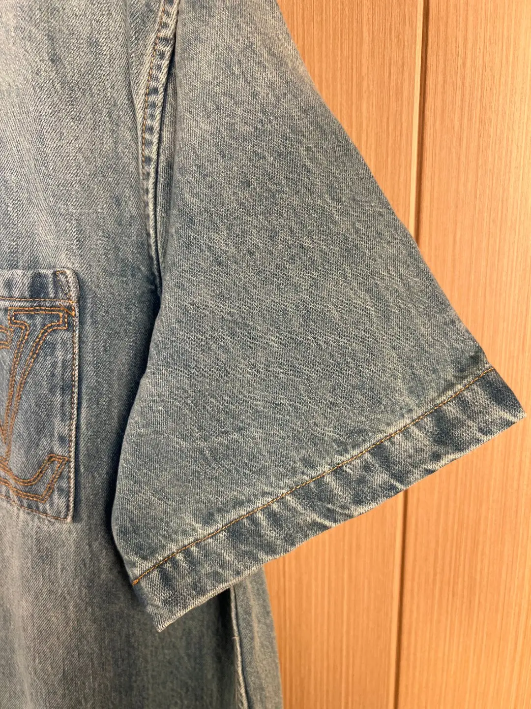Embroidered Logo Short-Sleeve Denim Shirt D30019243 — view 5