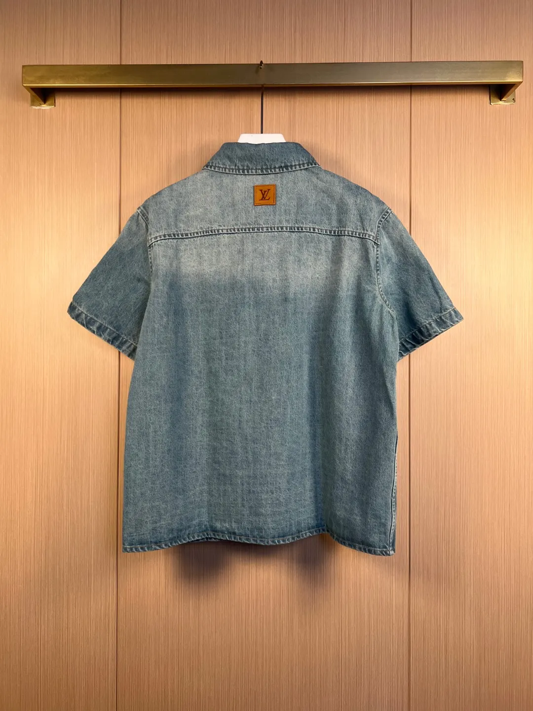 Embroidered Logo Short-Sleeve Denim Shirt D30019243 — view 10