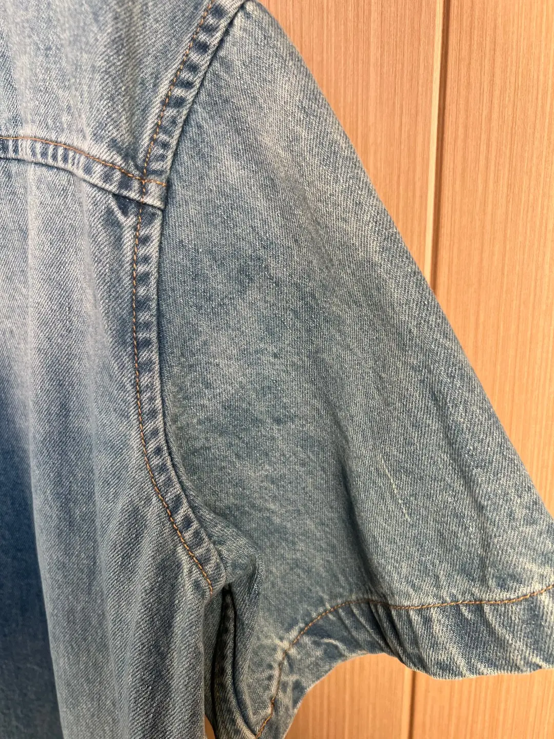Embroidered Logo Short-Sleeve Denim Shirt D30019243 — view 11