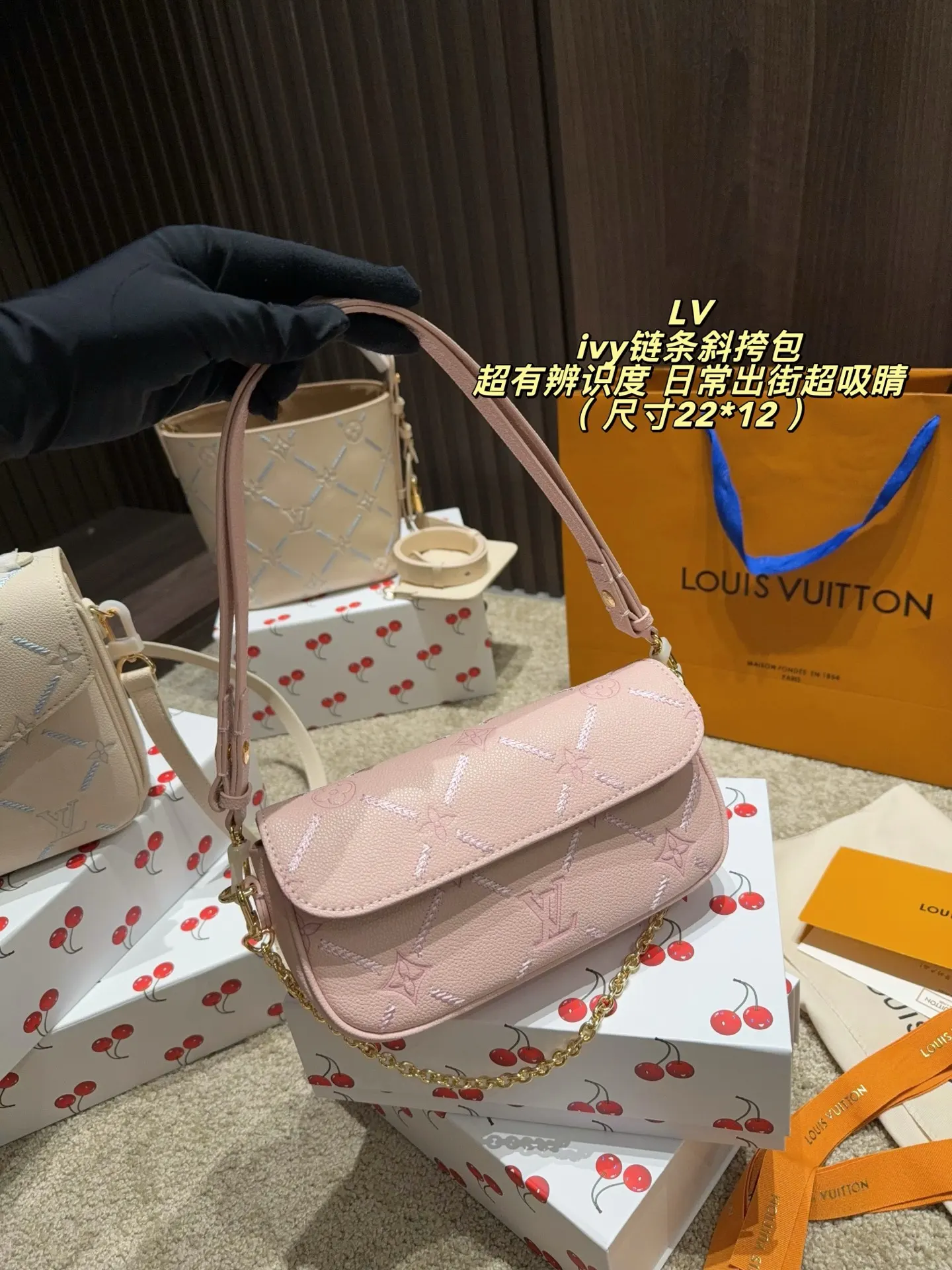 Ivy Monogram Embossed Chain Shoulder Bag D30018016