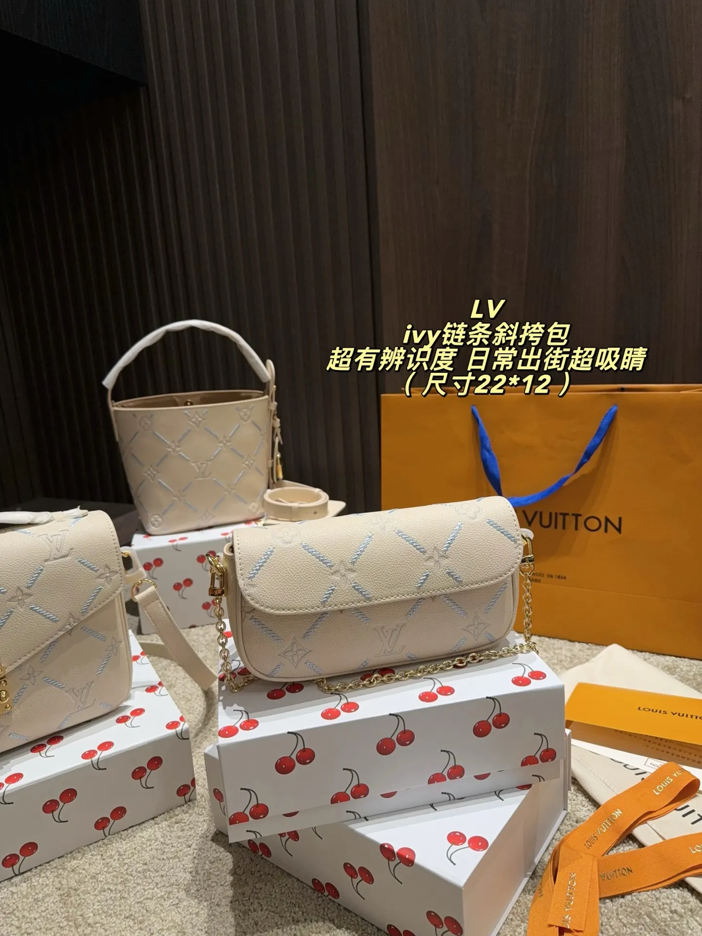 Ivy Monogram Chain Crossbody Bag D30018017