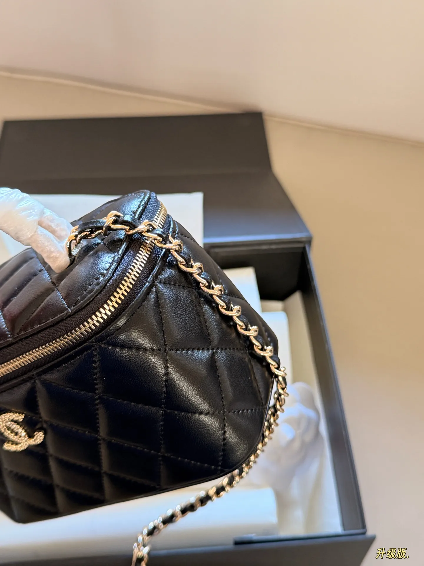Quilted Vanity Case with Crystal Handle D30017992 — view 6