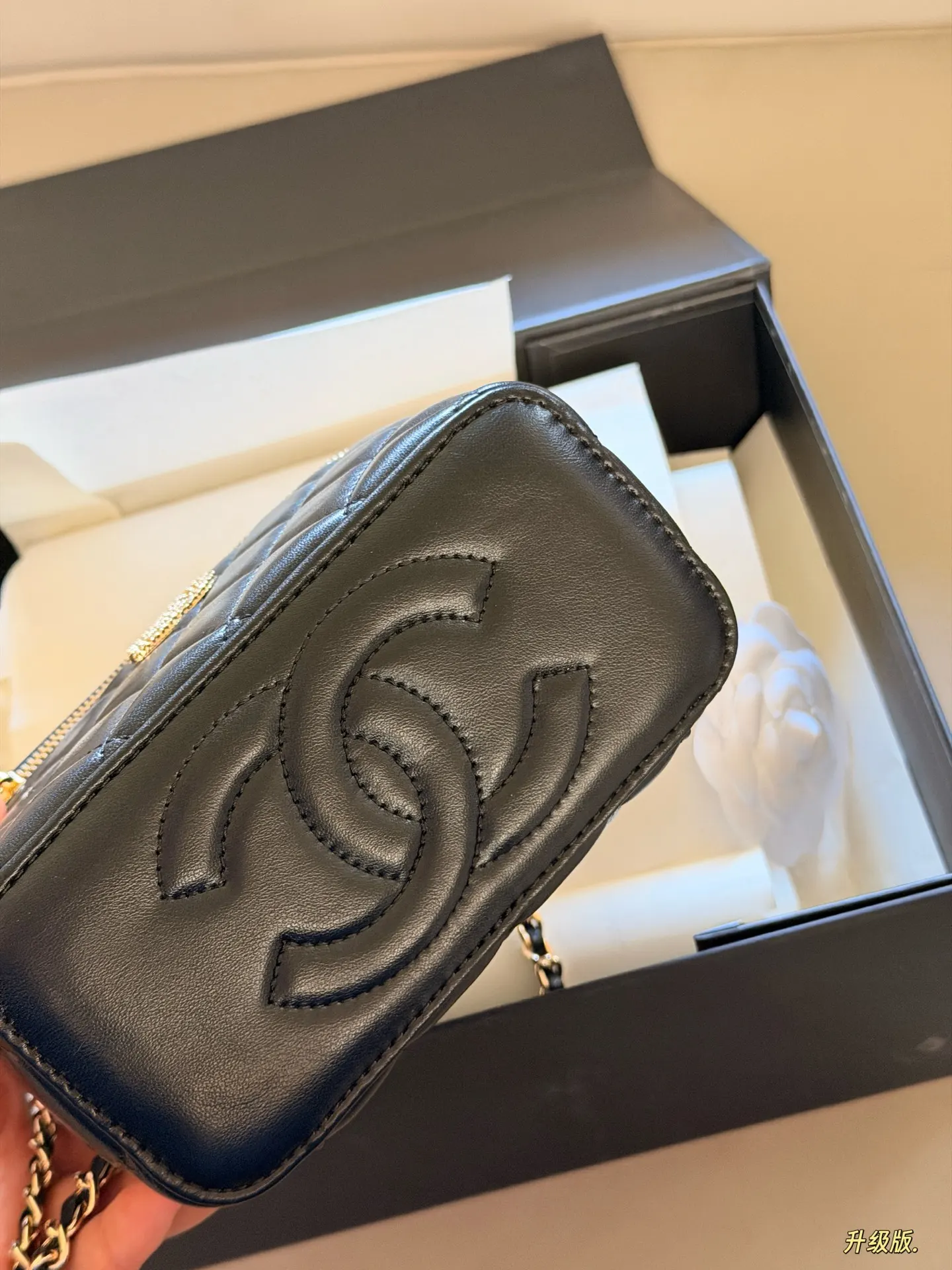 Quilted Vanity Case with Crystal Handle D30017992 — view 7