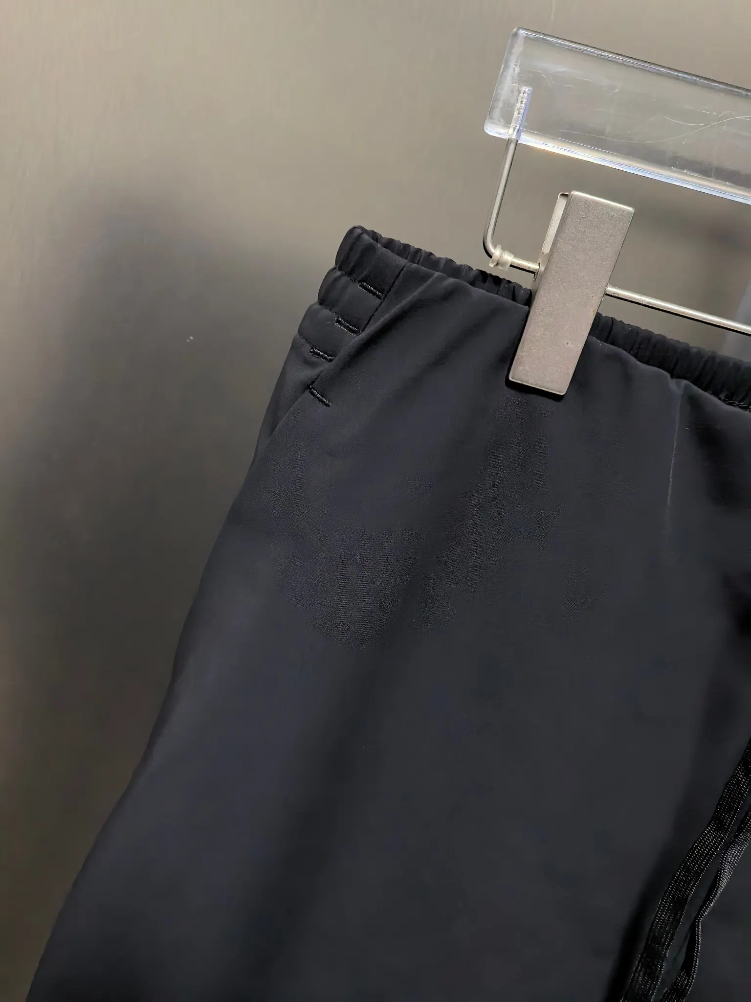 Descente Waterproof Fleece-Lined Softshell Trousers D31020803 — view 2