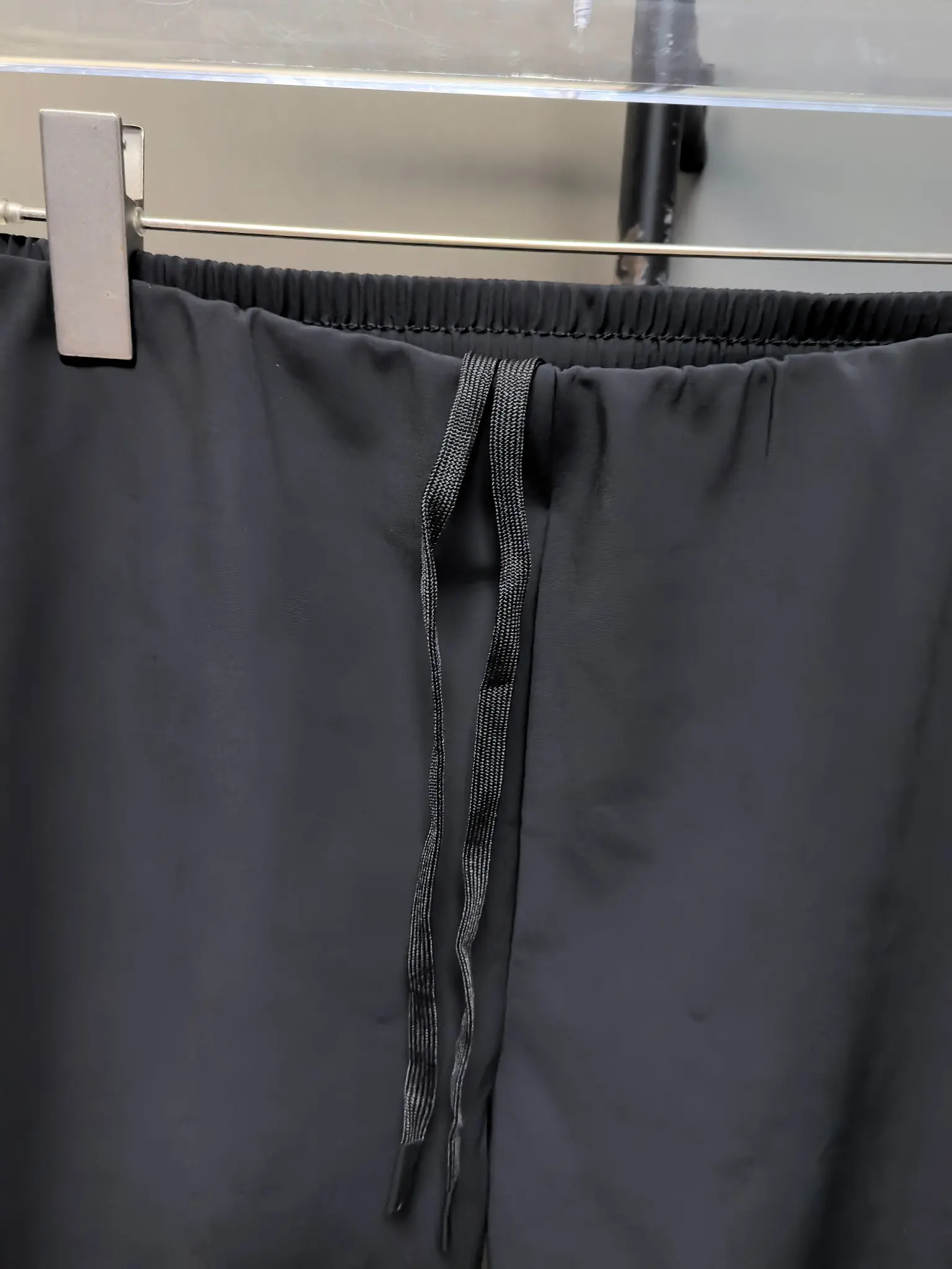 Descente Waterproof Fleece-Lined Softshell Trousers D31020803 — view 3