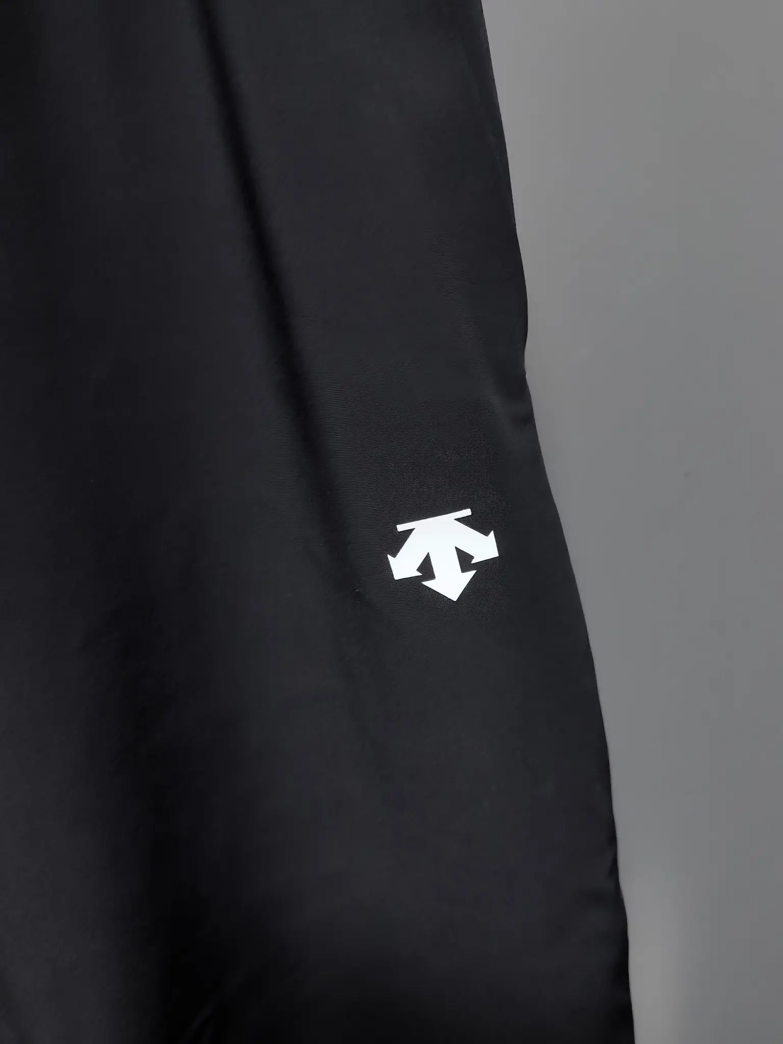 Descente Waterproof Fleece-Lined Softshell Trousers D31020803 — view 4