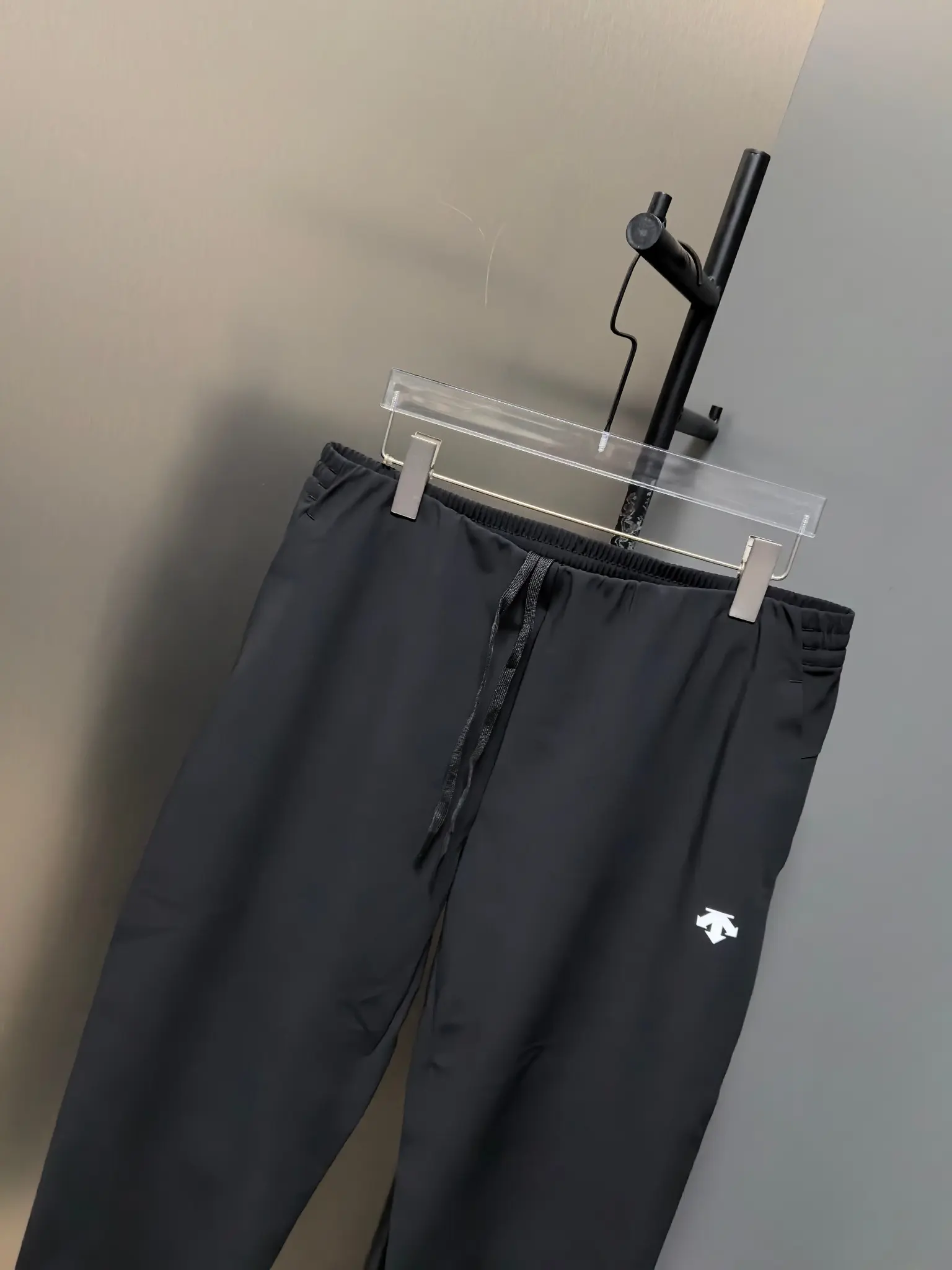 Descente Waterproof Fleece-Lined Softshell Trousers D31020803 — view 6