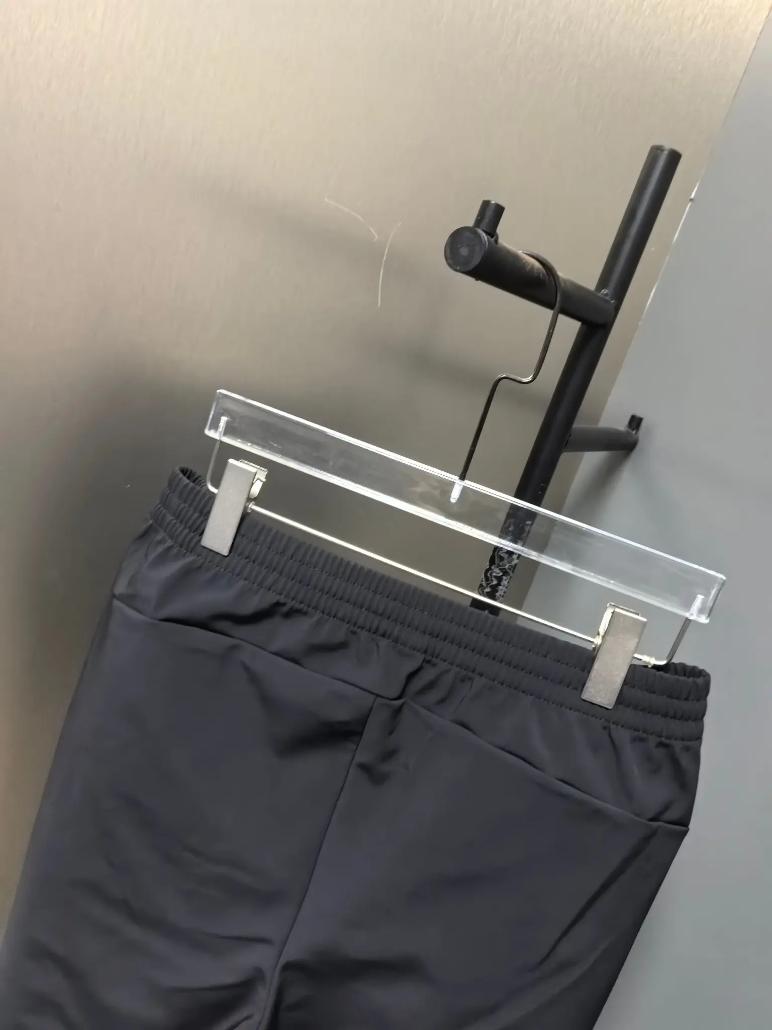 Descente Waterproof Fleece-Lined Softshell Trousers D31020803 — view 7