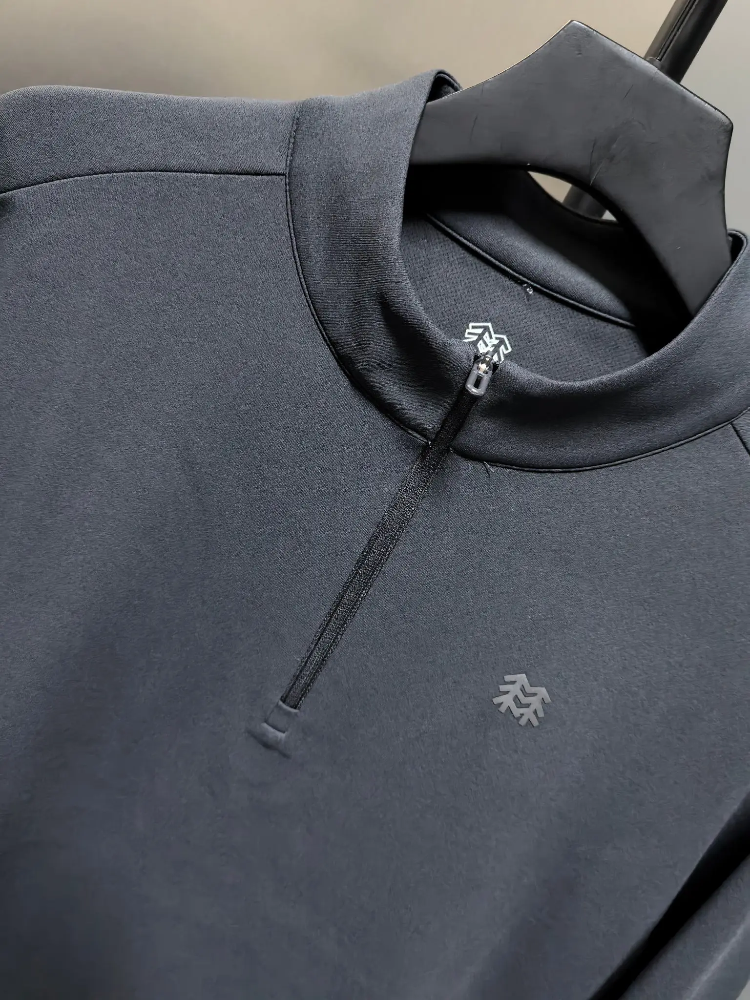 Quarter-Zip Long-Sleeve Cotton Top D31020769 — view 4