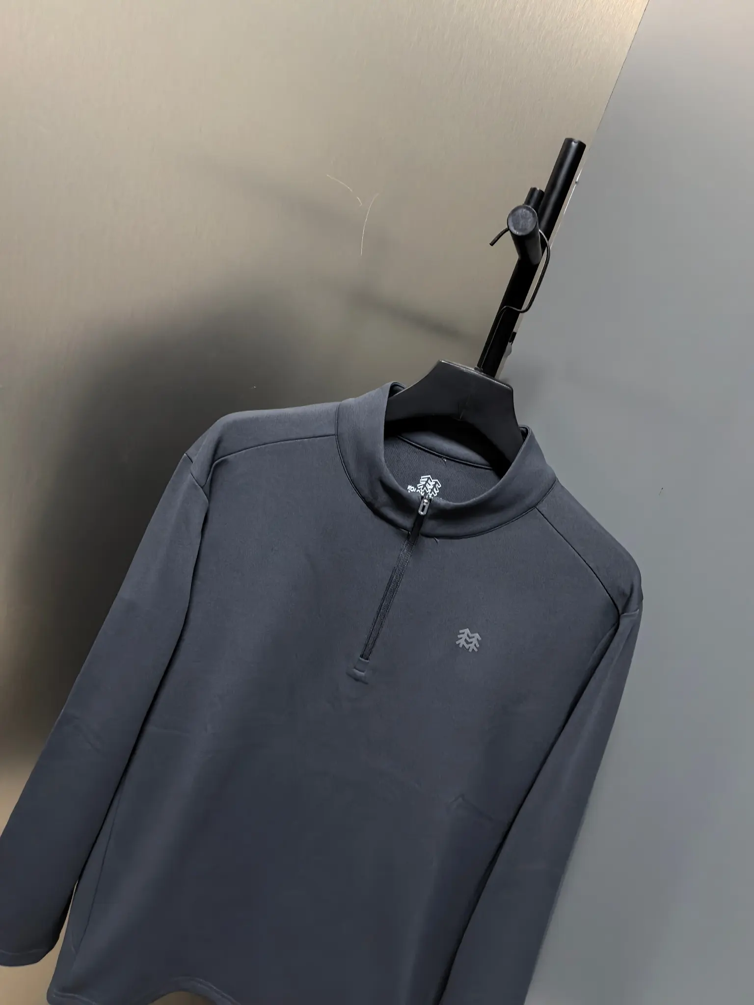 Quarter-Zip Long-Sleeve Cotton Top D31020769 — view 6