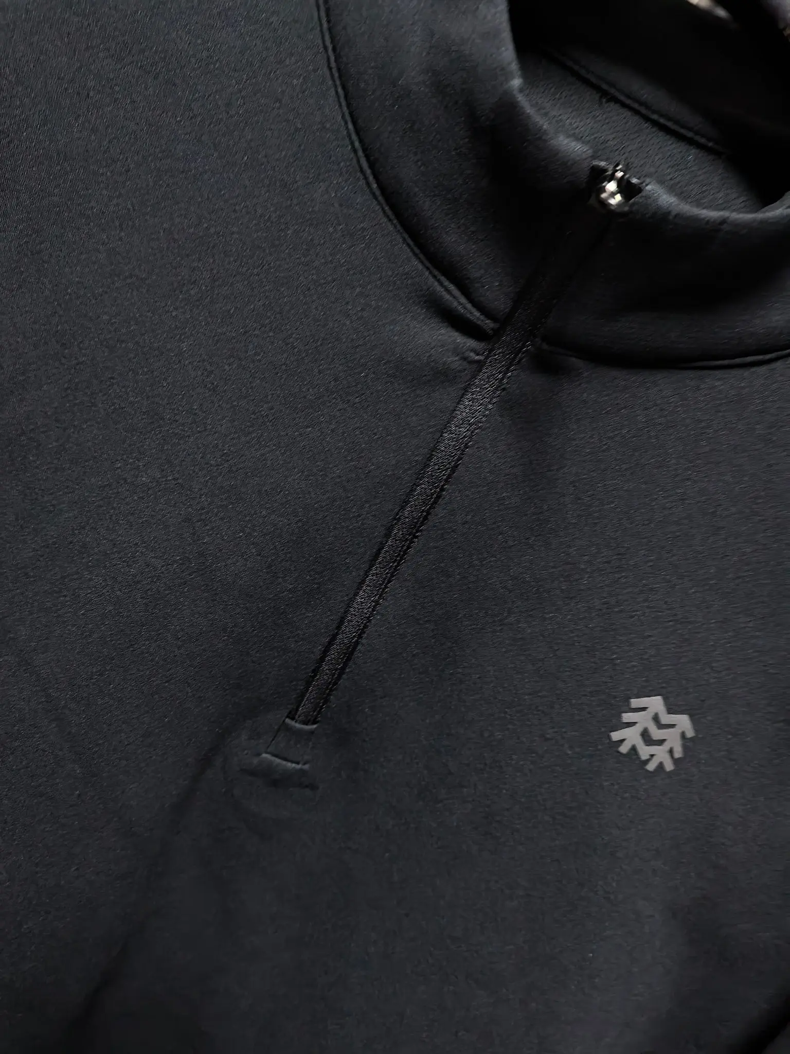 Half-Zip Long-Sleeve Performance Top D31020767 — view 4