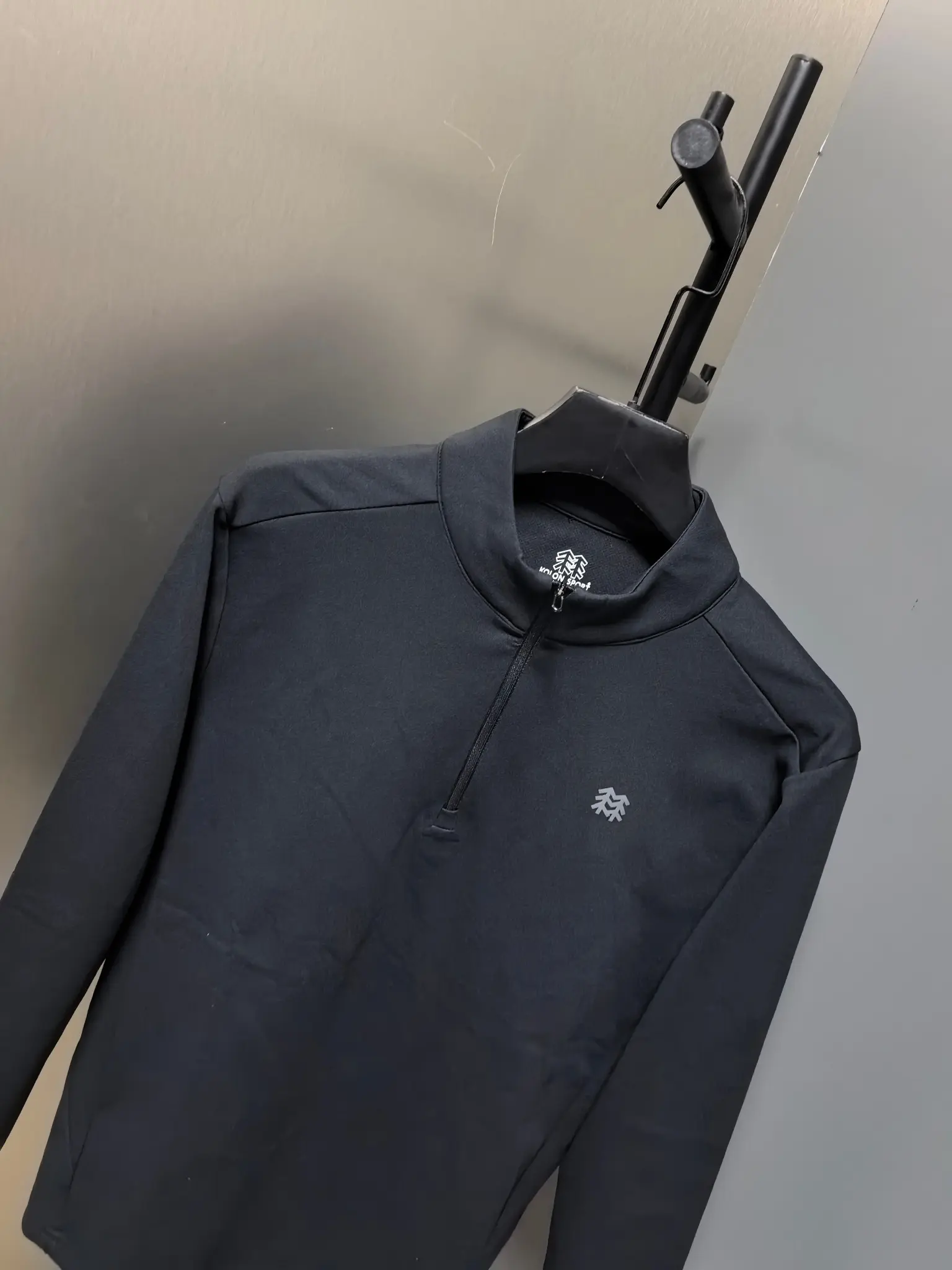 Half-Zip Long-Sleeve Performance Top D31020767 — view 6