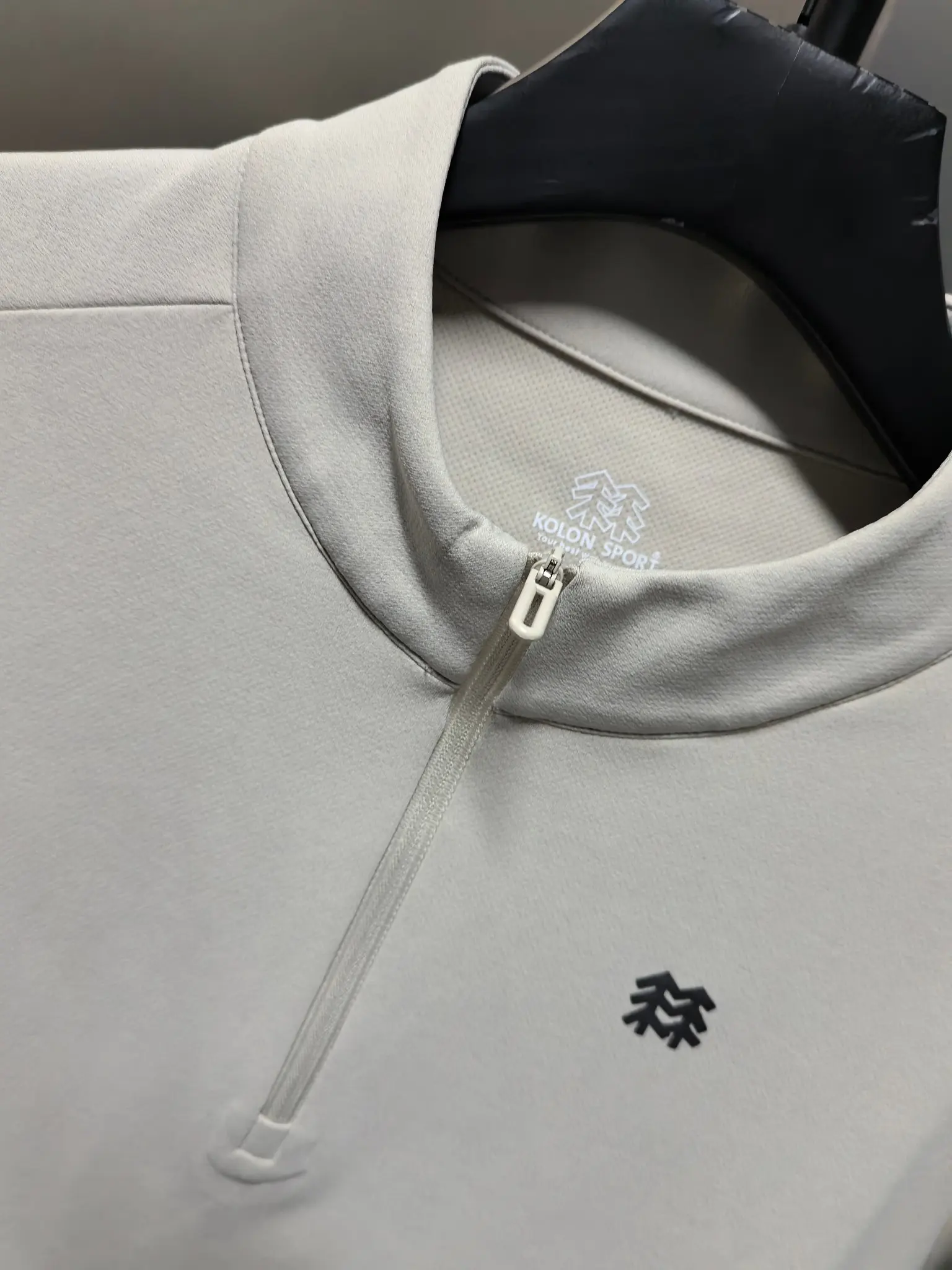 Logo-Embossed Half-Zip Long-Sleeve Top D31020768 — view 4