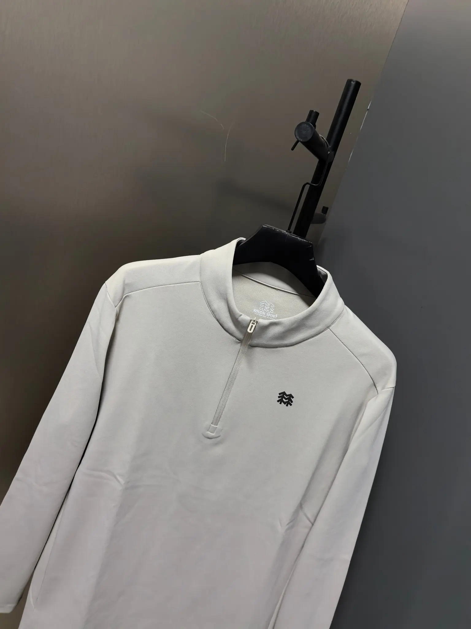 Logo-Embossed Half-Zip Long-Sleeve Top D31020768 — view 6