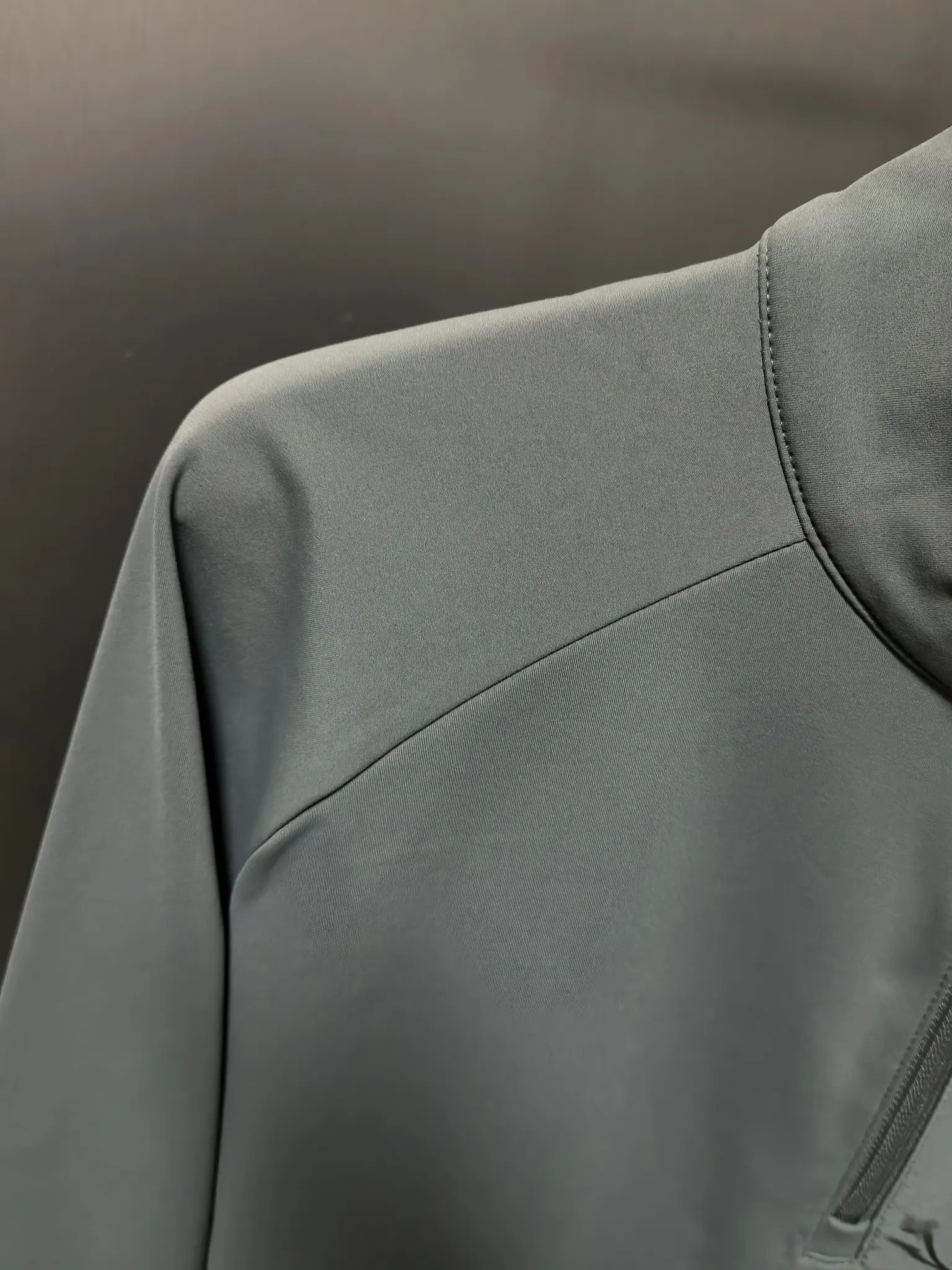 Half-Zip Long-Sleeve Performance Top D31020776 — view 2