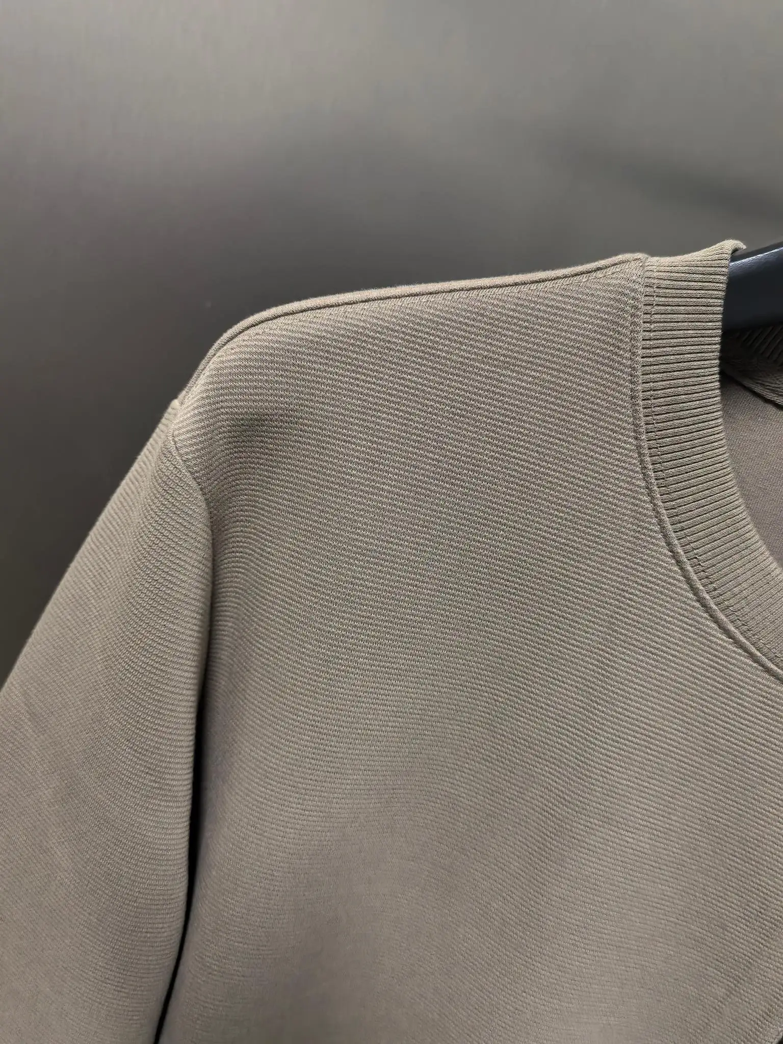 Arc'teryx Logo-Embossed Crew-Neck Sweatshirt D31020788 — view 2