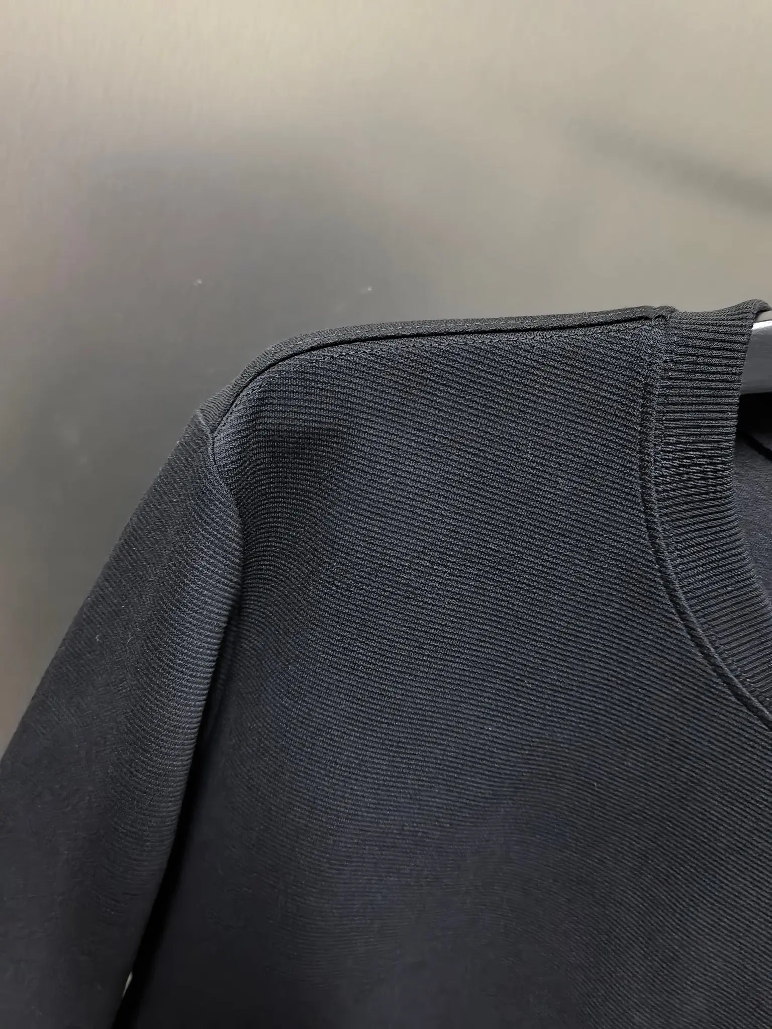 Logo-Print Crew-Neck Sweatshirt D31020787 — view 2