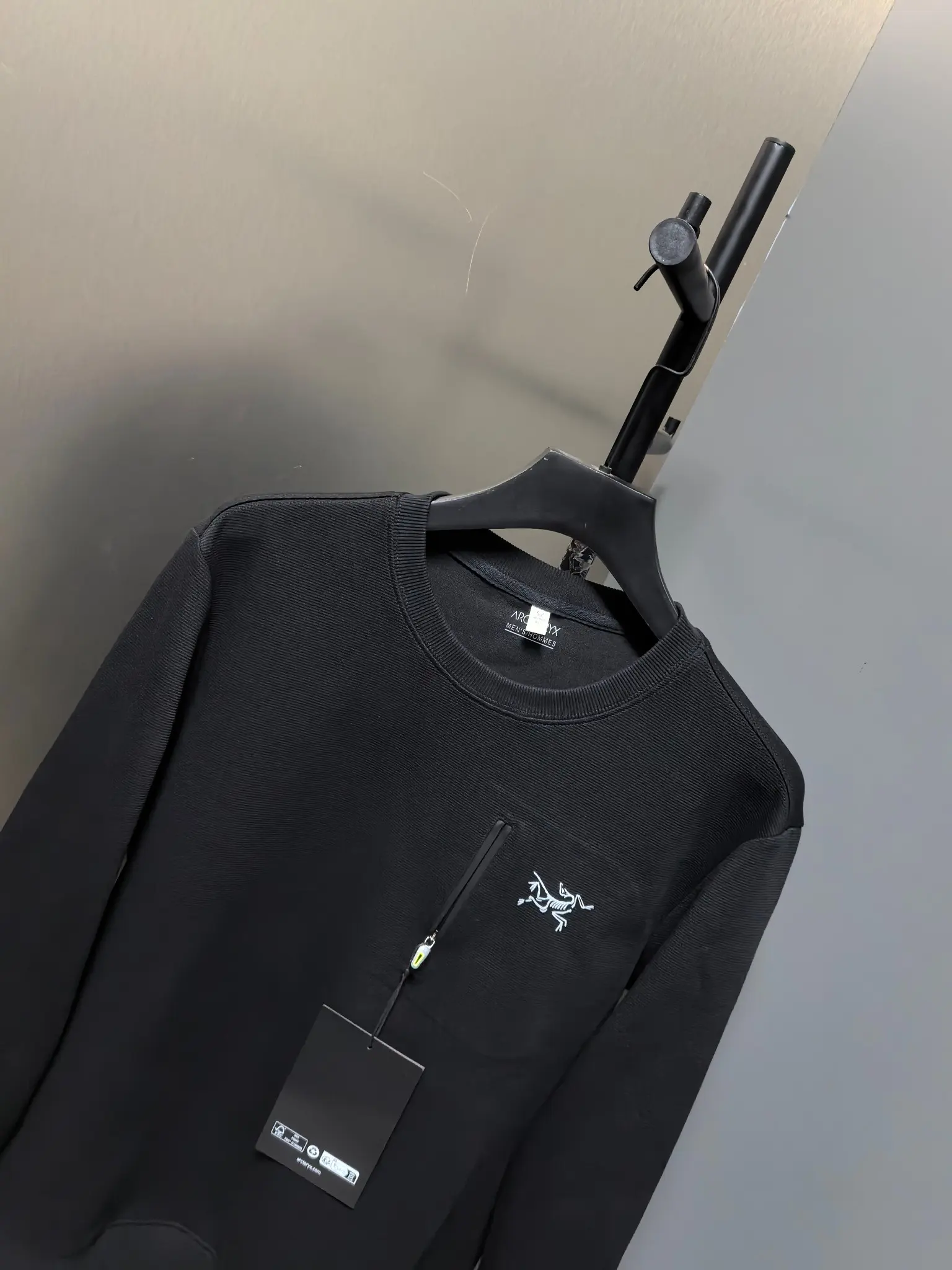 Logo-Print Crew-Neck Sweatshirt D31020787 — view 5