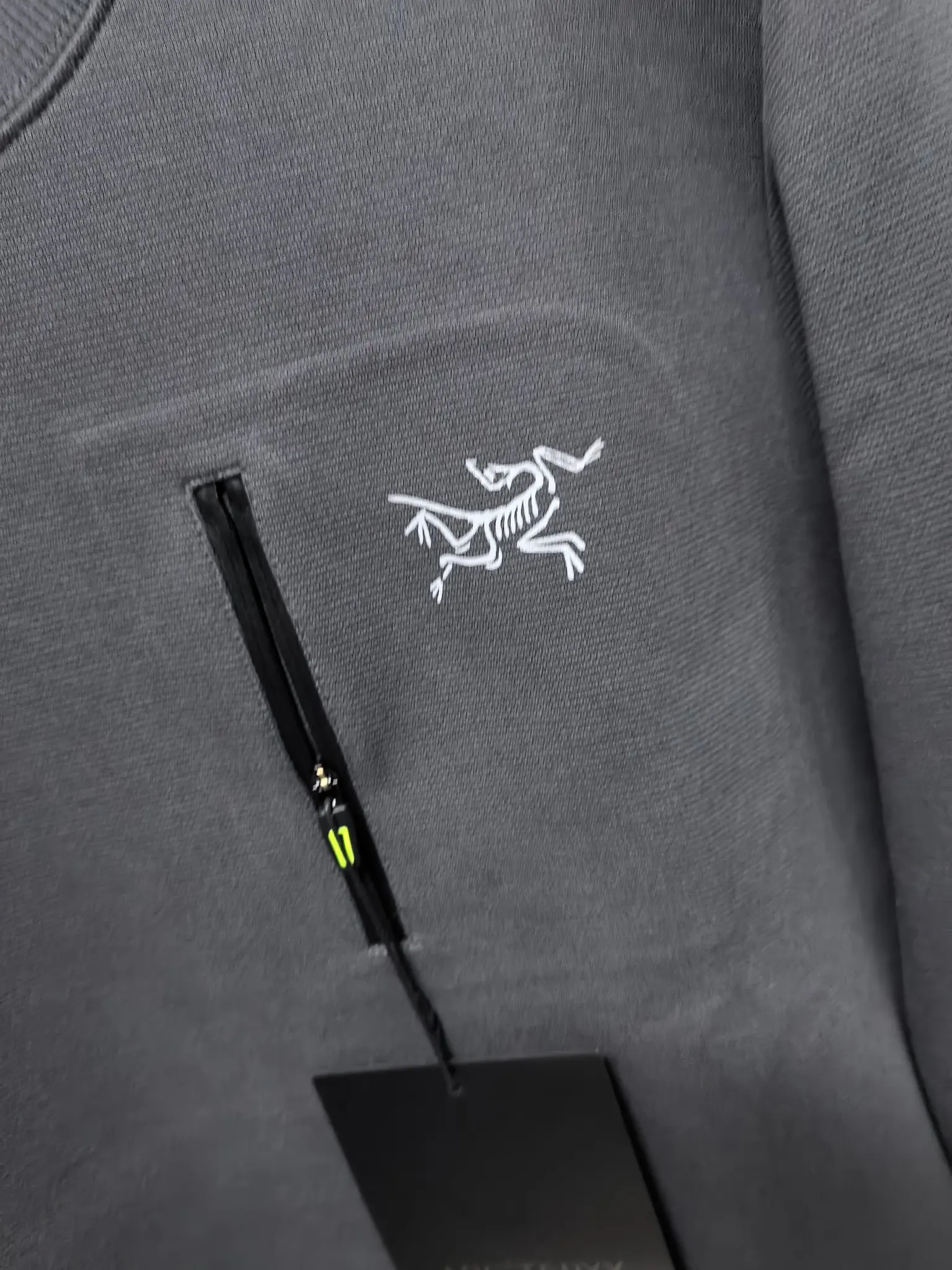 Logo-Embroidered Zip-Pocket Sweatshirt D31020785 — view 3