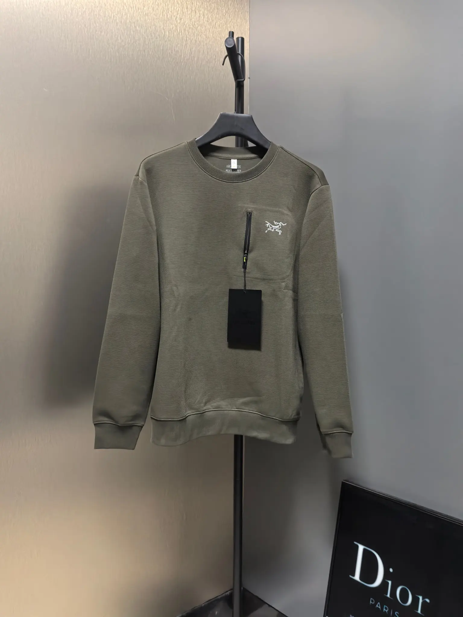 Logo-Embroidered Crew-Neck Sweatshirt D31020786