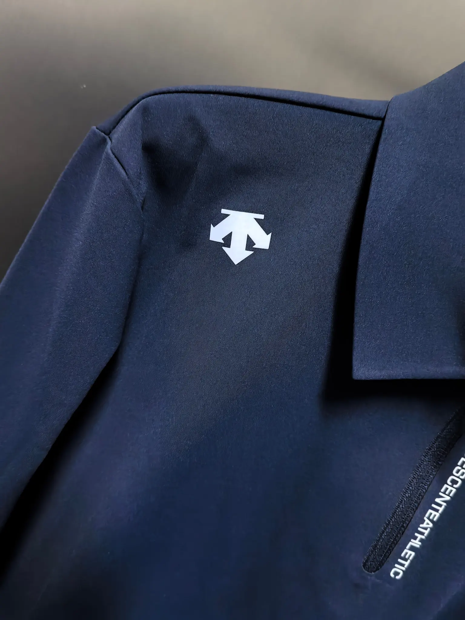 Long-Sleeve Half-Zip Polo Shirt D31020784 — view 3