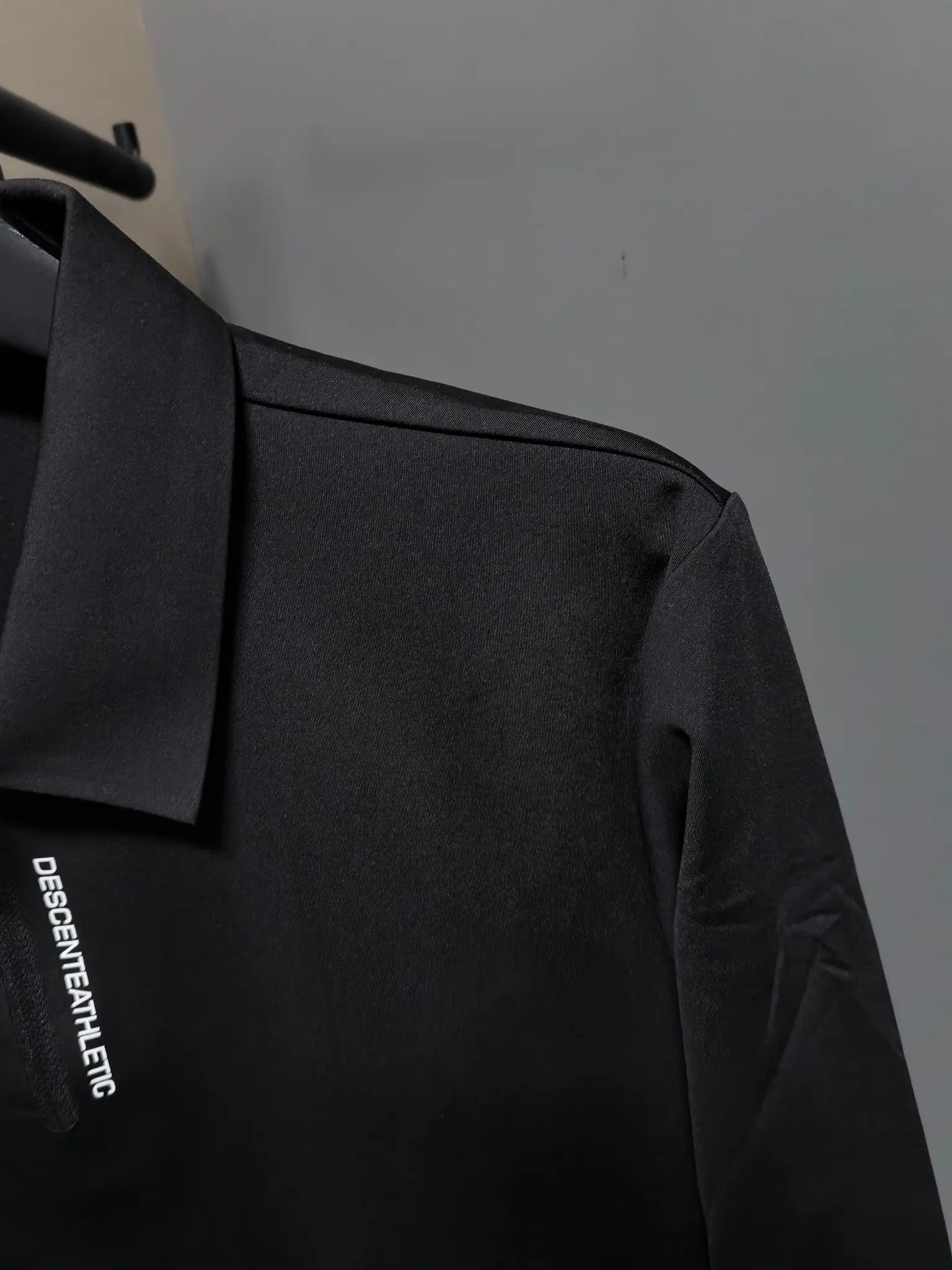 Long-Sleeved Half-Zip Polo Shirt D31020782 — view 2