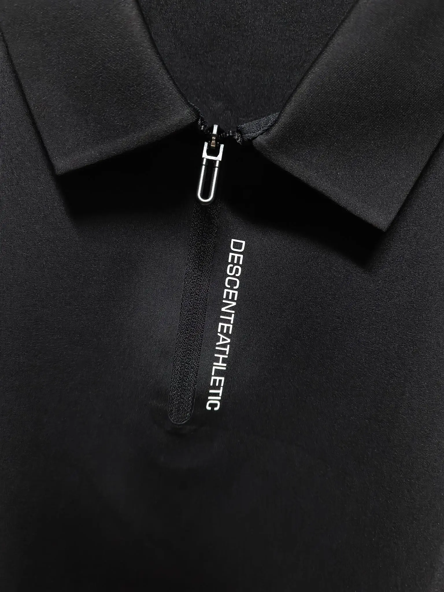 Long-Sleeved Half-Zip Polo Shirt D31020782 — view 3
