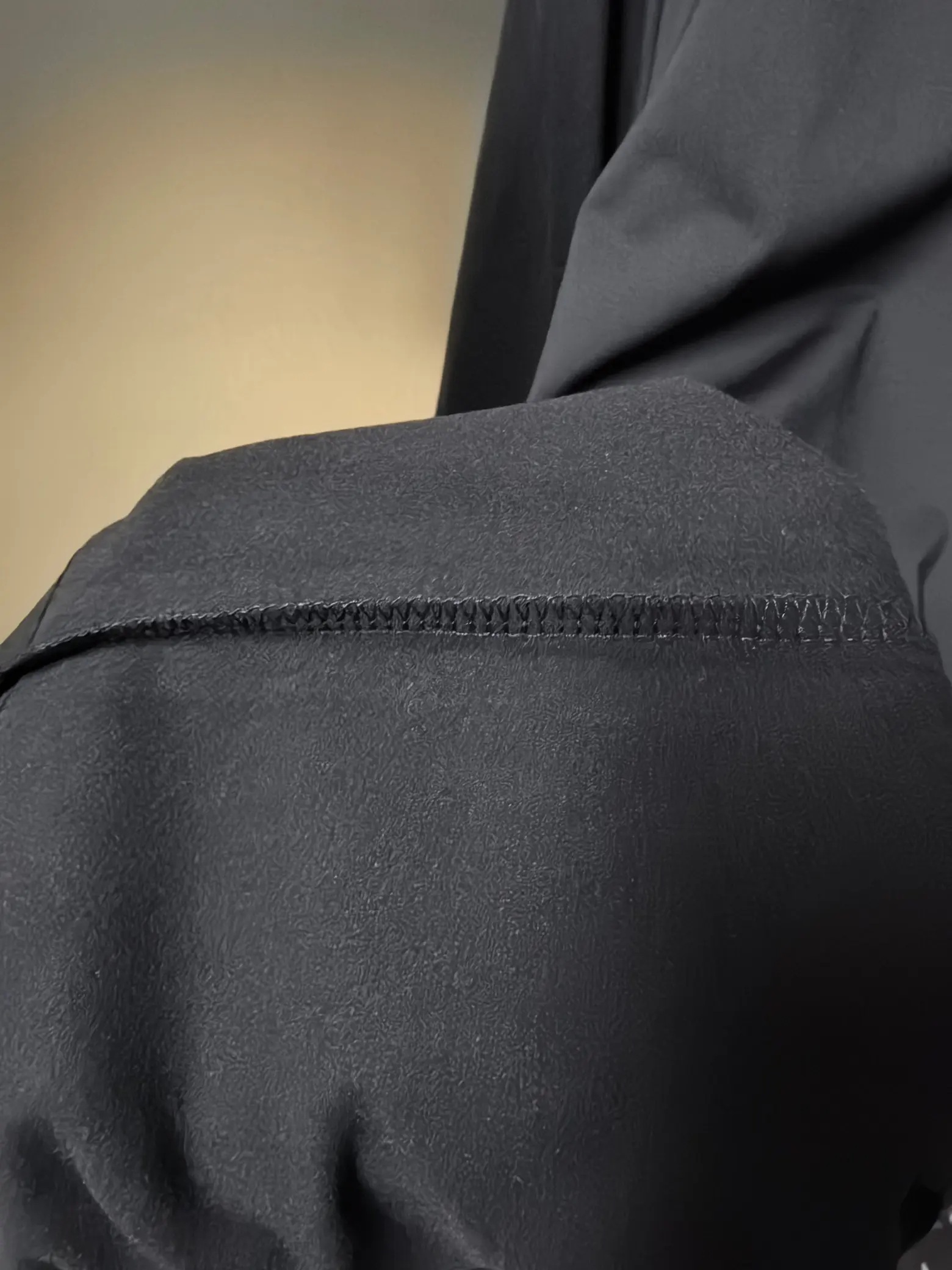 Long-Sleeved Half-Zip Polo Shirt D31020782 — view 9