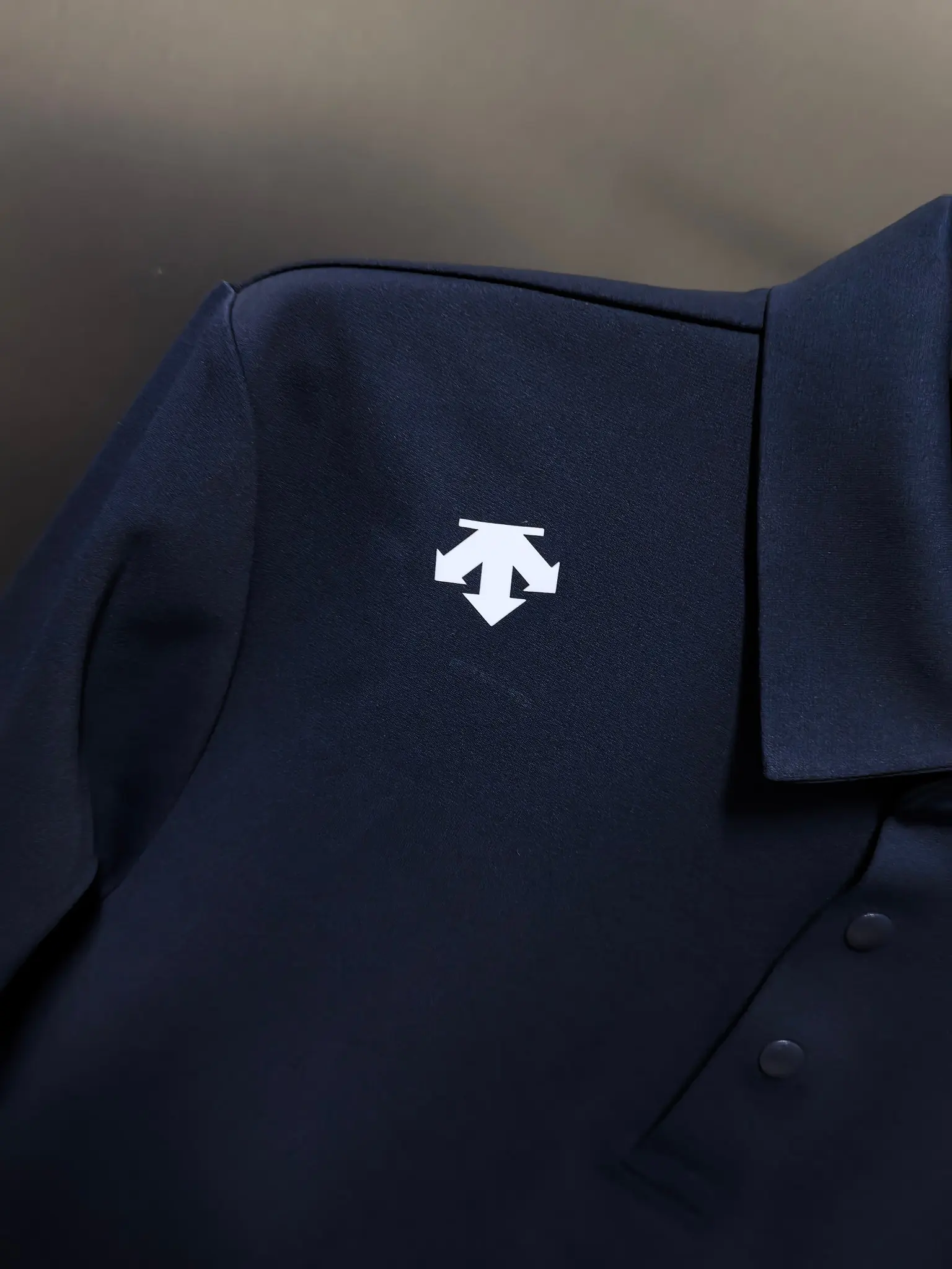 Long-Sleeve Performance Polo Shirt D31020780 — view 3