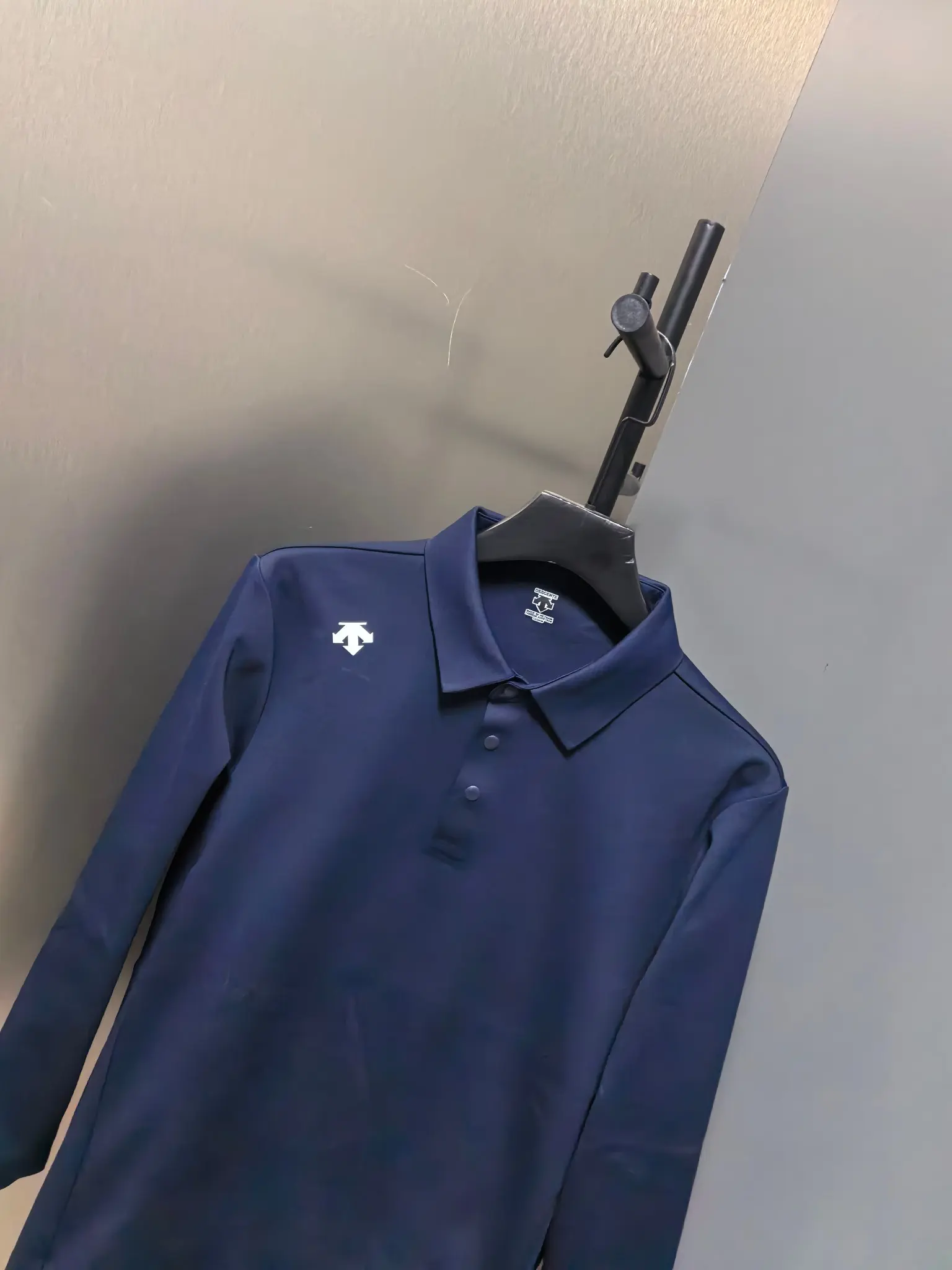 Long-Sleeve Performance Polo Shirt D31020780 — view 6