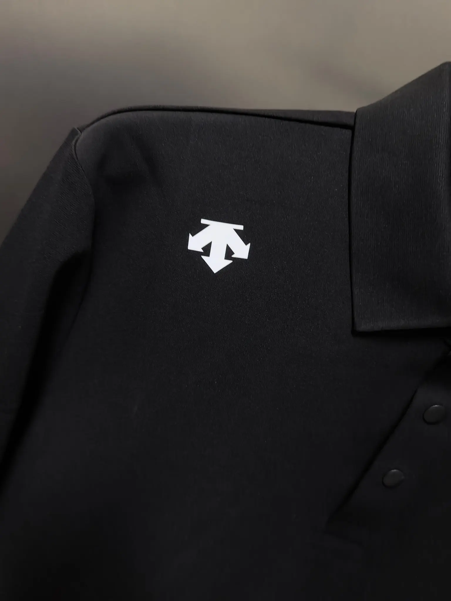 Long-Sleeve Performance Polo Shirt D31020778 — view 3