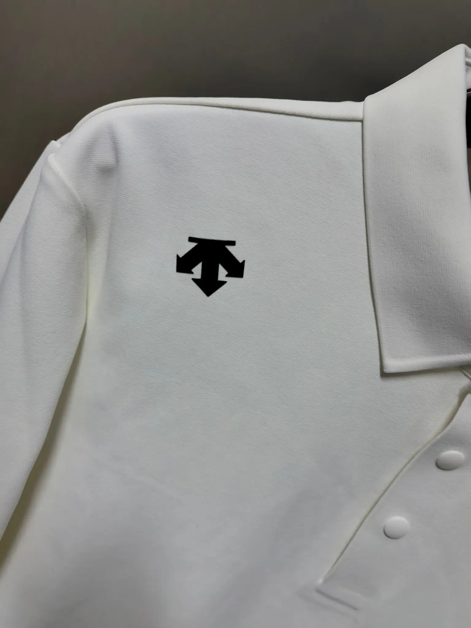 Long-Sleeve Performance Polo Shirt D31020779 — view 3
