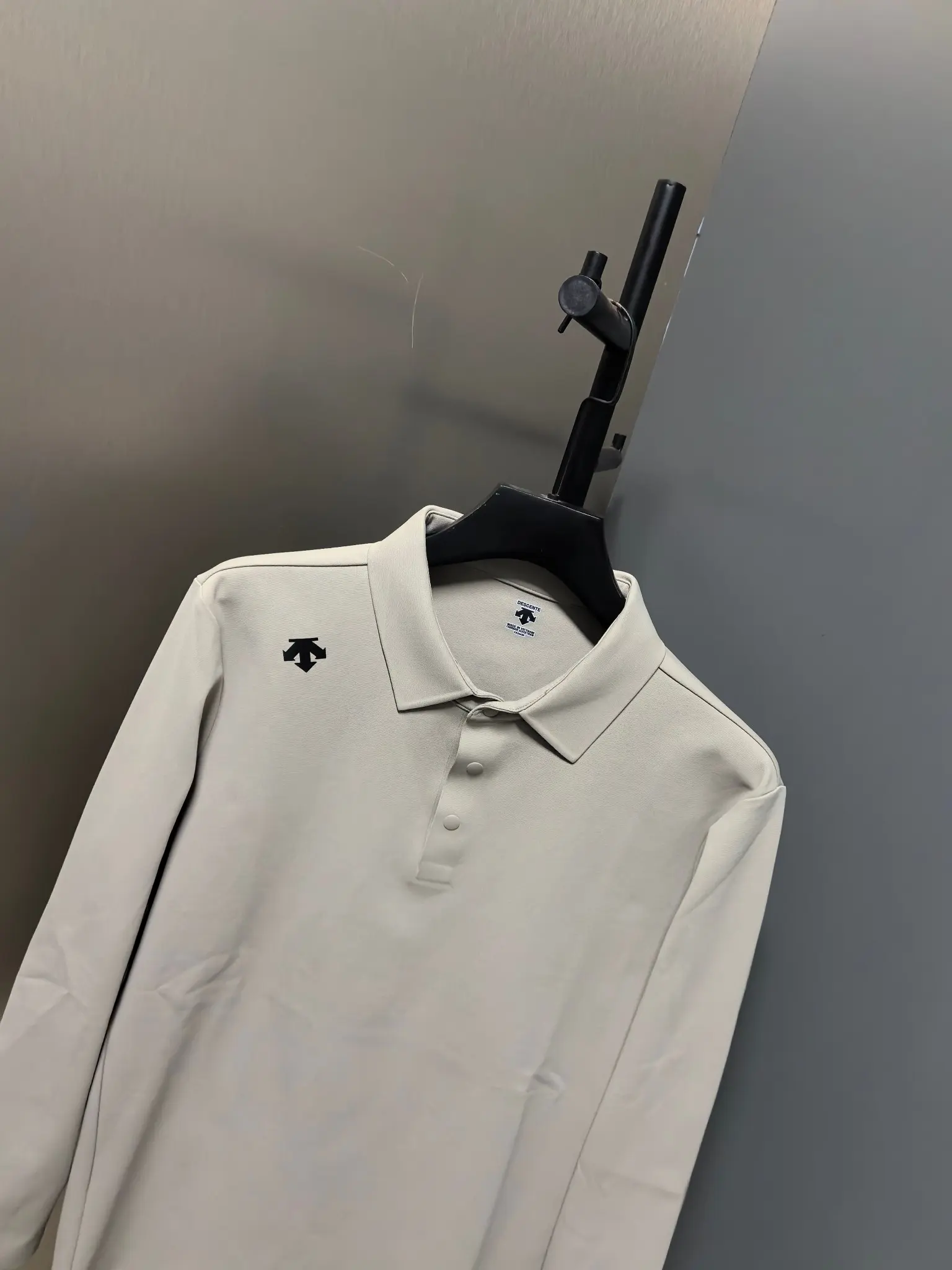 Long-Sleeve Performance Polo Shirt D31020781 — view 6