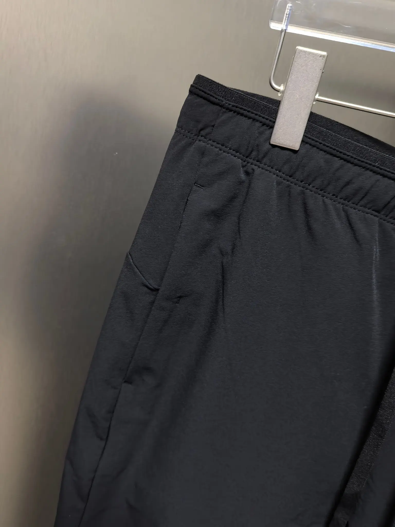 Descente Men's Outdoor Performance Trousers D31020814 — view 2