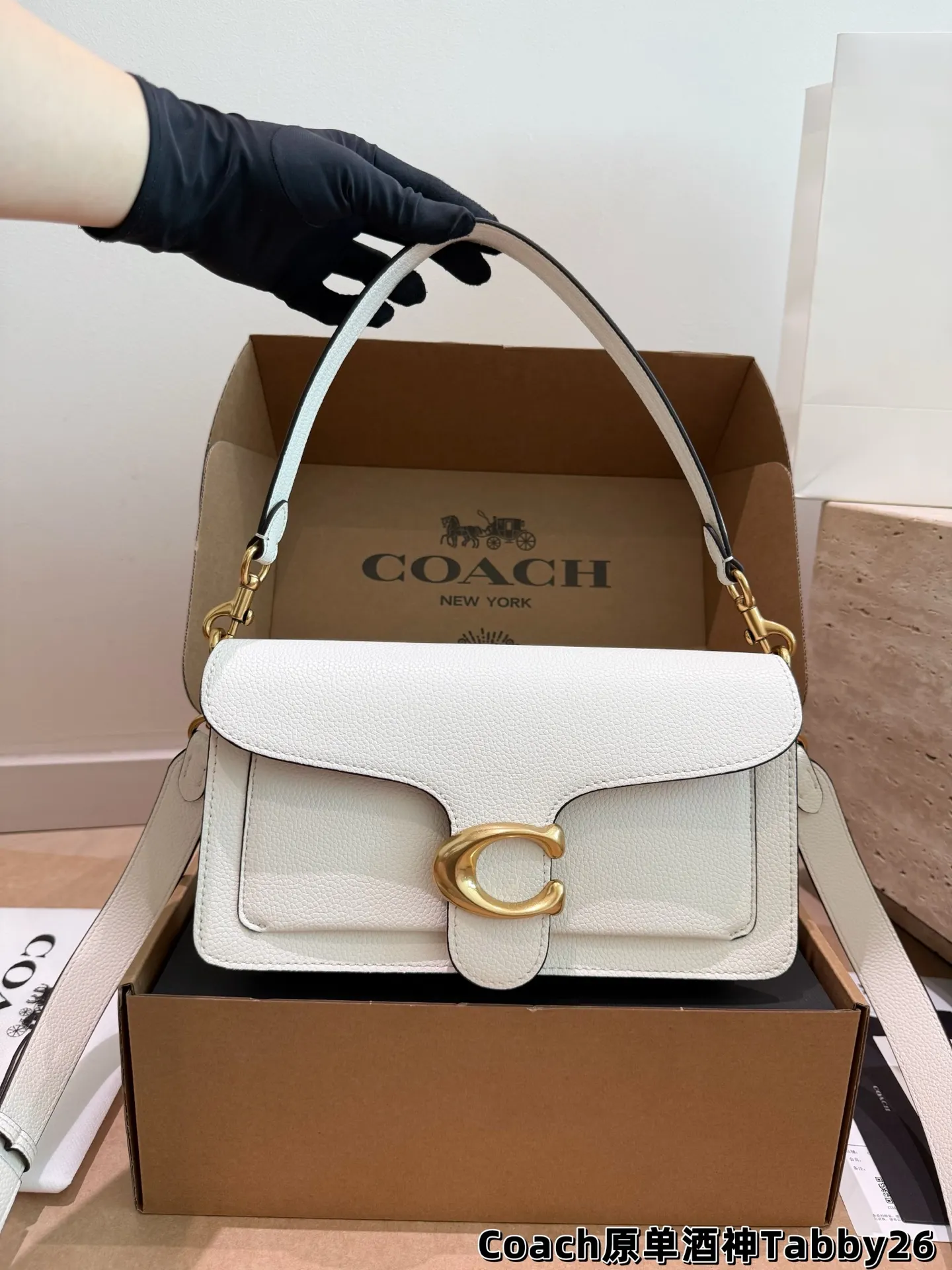 Tabby Shoulder Bag in Grained Leather D32017975
