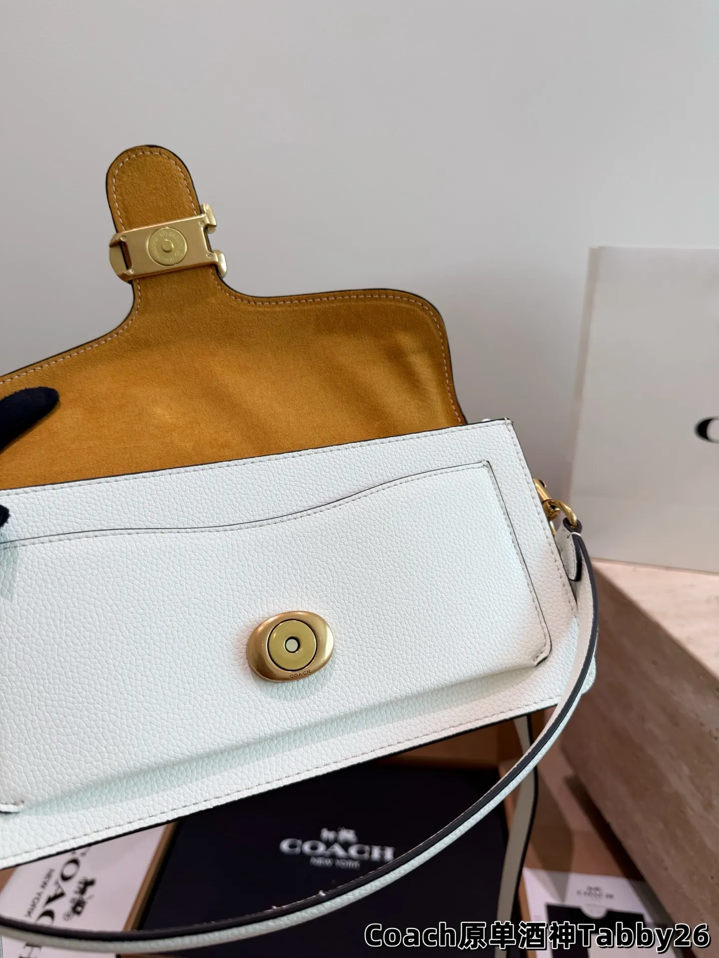 Tabby Shoulder Bag in Grained Leather D32017975 — view 8