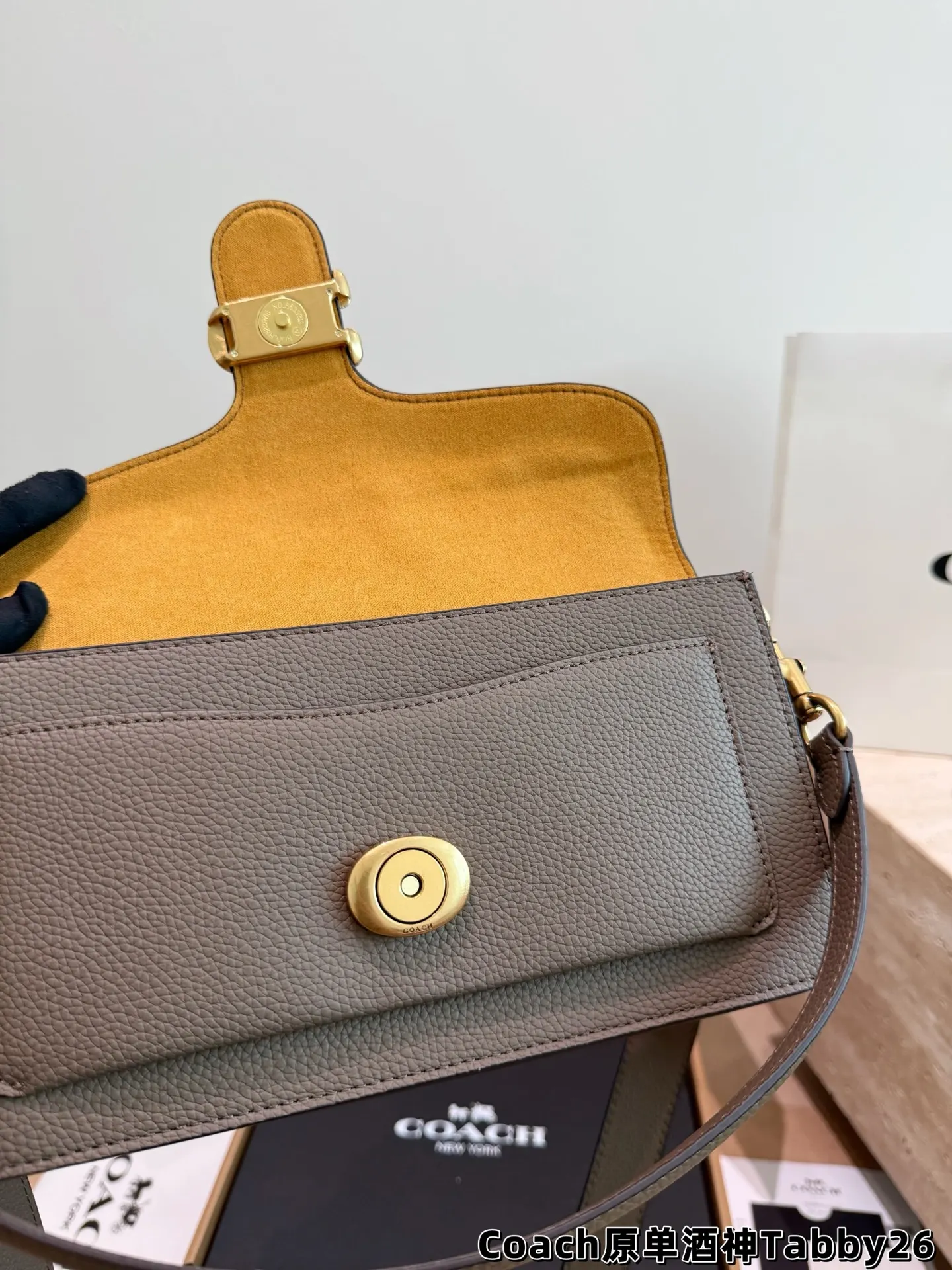 Tabby Shoulder Bag in Grained Leather D32017975 — view 17