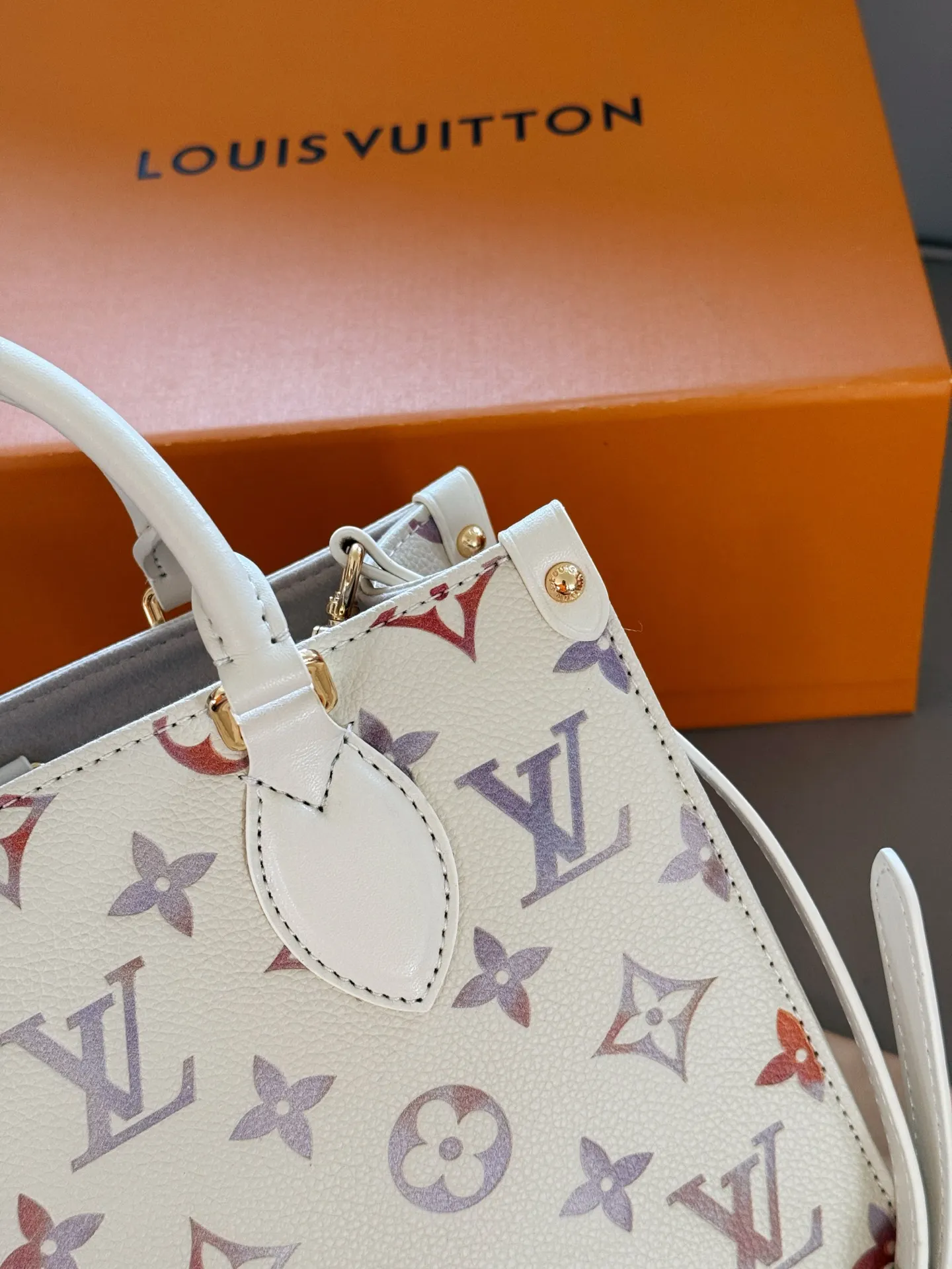 LV OnTheGo Monogram Empreinte Tote Bag D32018092 — view 3