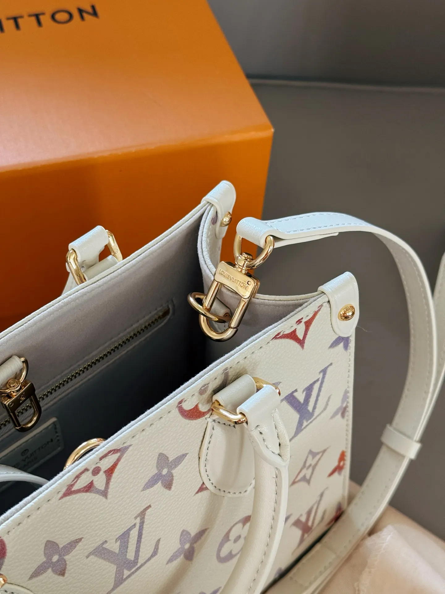 LV OnTheGo Monogram Empreinte Tote Bag D32018092 — view 4