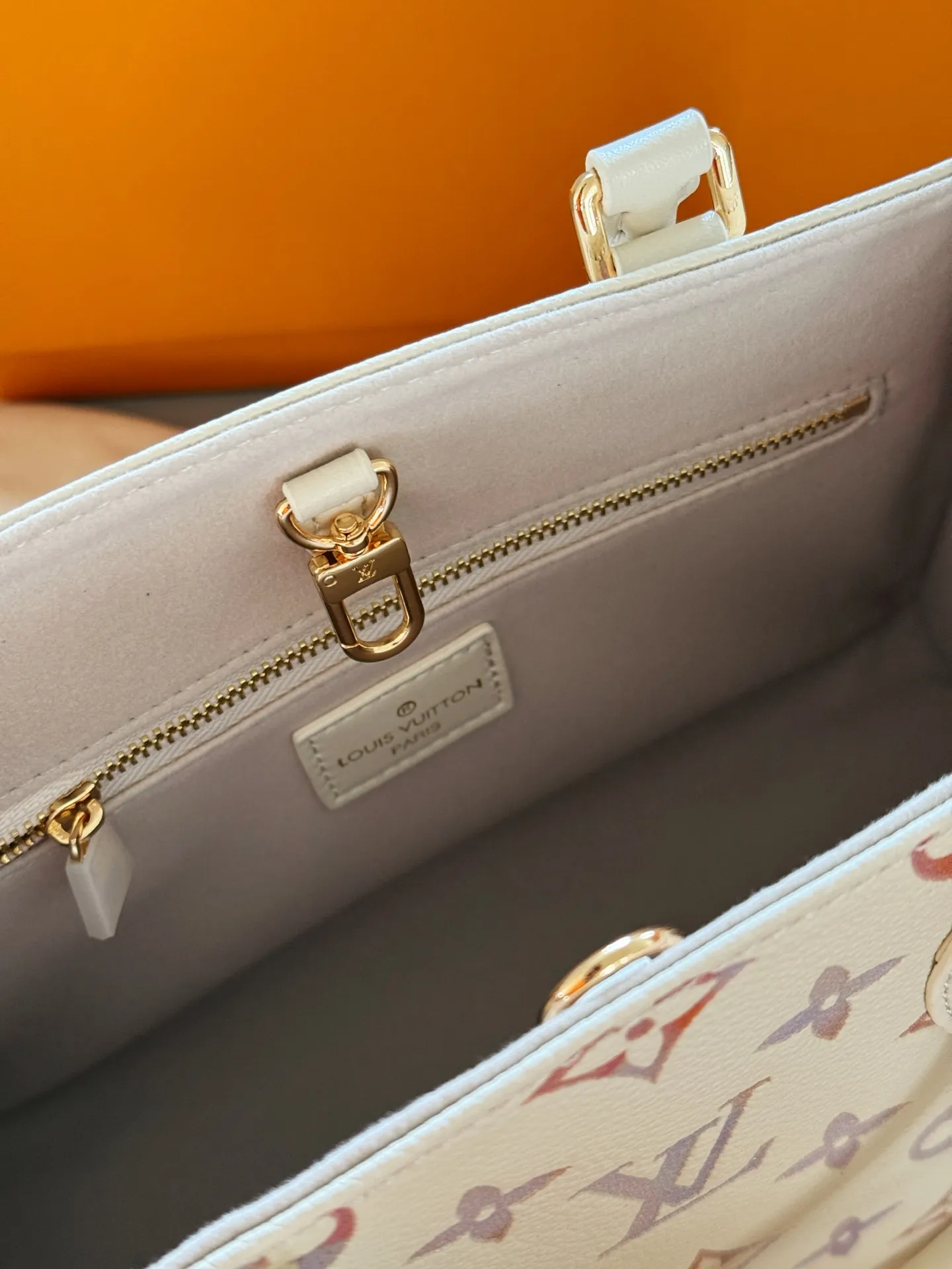 LV OnTheGo Monogram Empreinte Tote Bag D32018092 — view 5