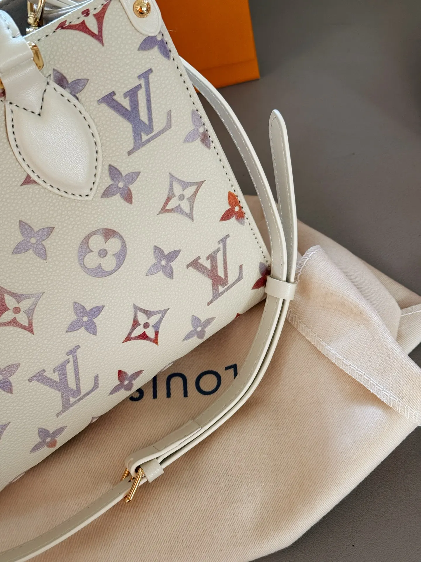 LV OnTheGo Monogram Empreinte Tote Bag D32018092 — view 6