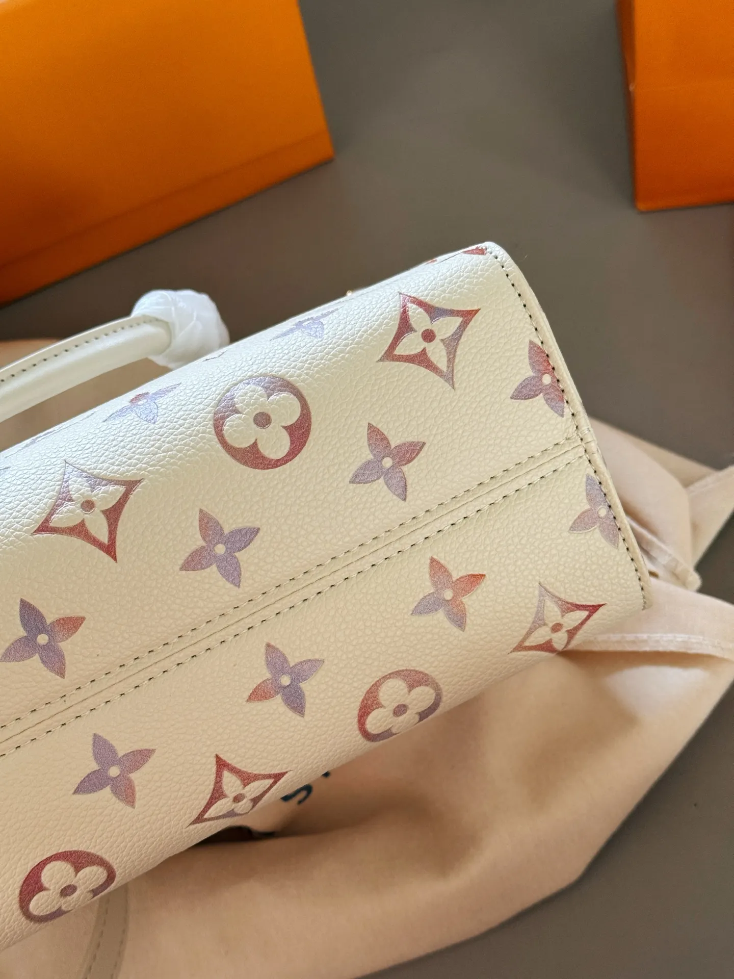 LV OnTheGo Monogram Empreinte Tote Bag D32018092 — view 7