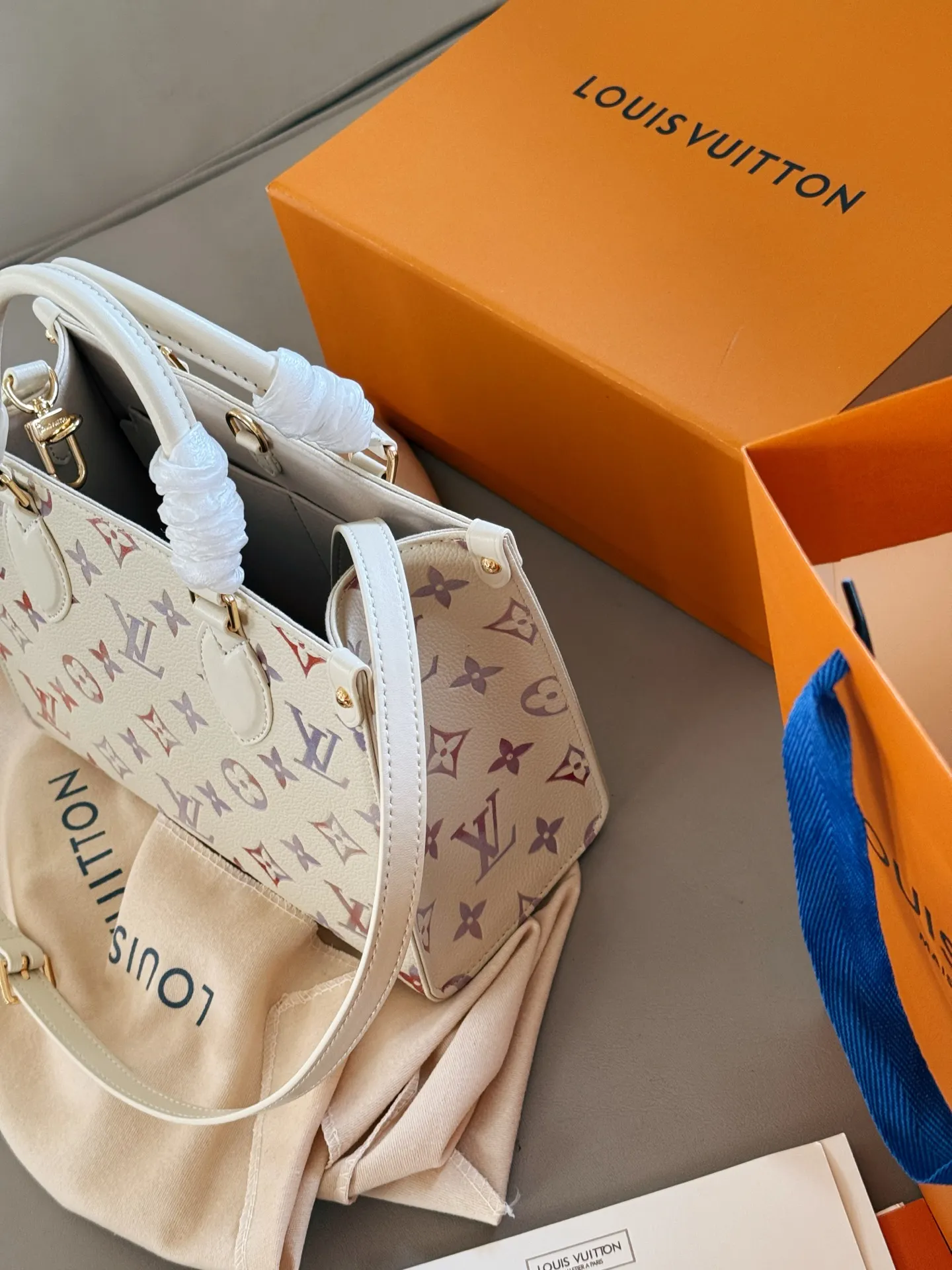 LV OnTheGo Monogram Empreinte Tote Bag D32018092 — view 8