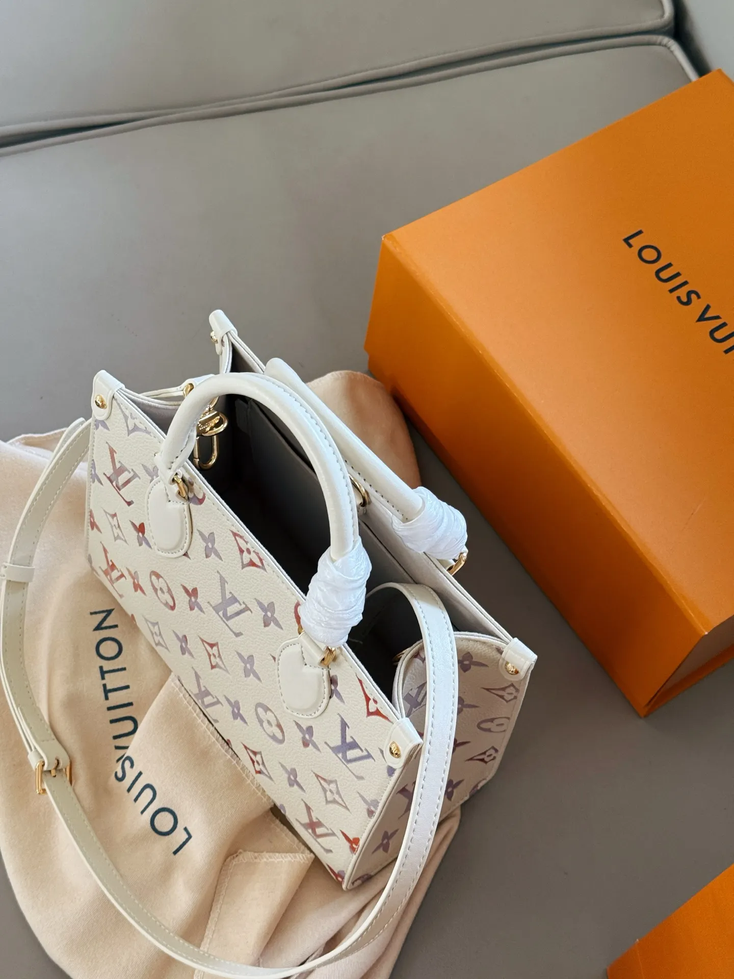 LV OnTheGo Monogram Empreinte Tote Bag D32018092 — view 9