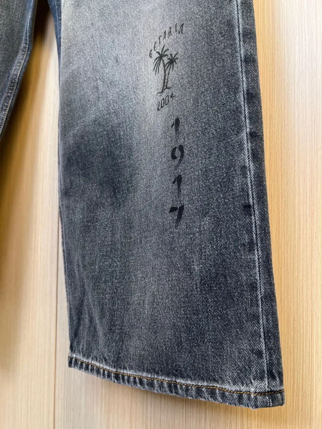 Tattoo Print Wide-Leg Jeans D32519239 — view 2