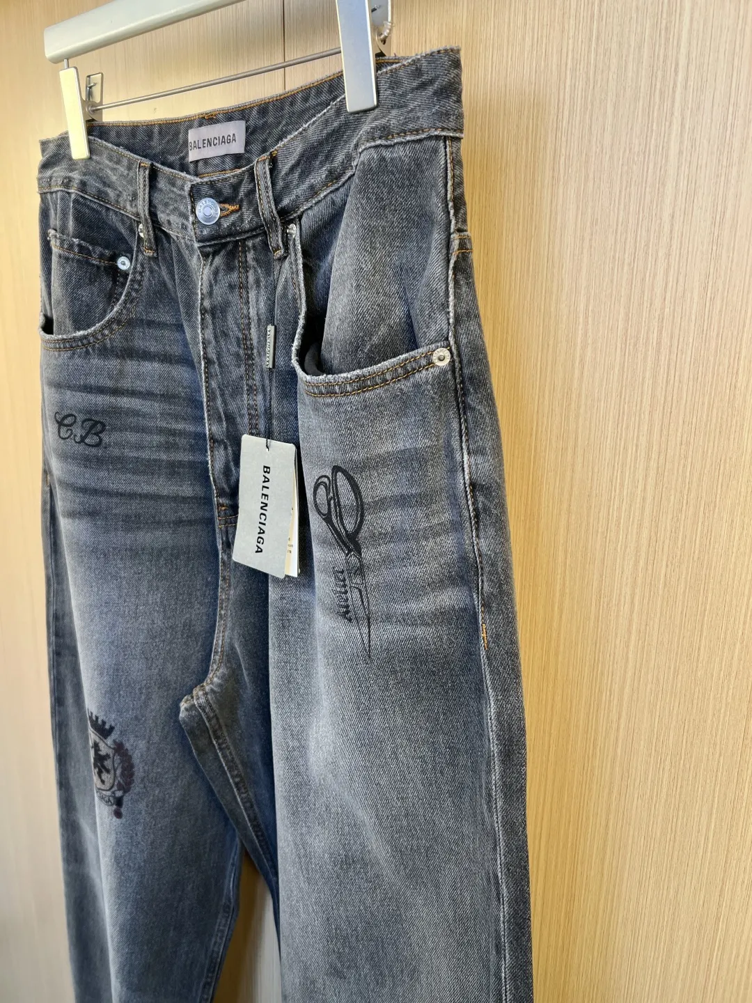 Tattoo Print Wide-Leg Jeans D32519239 — view 4