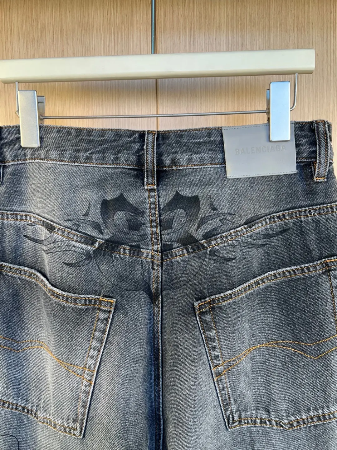 Tattoo Print Wide-Leg Jeans D32519239 — view 6